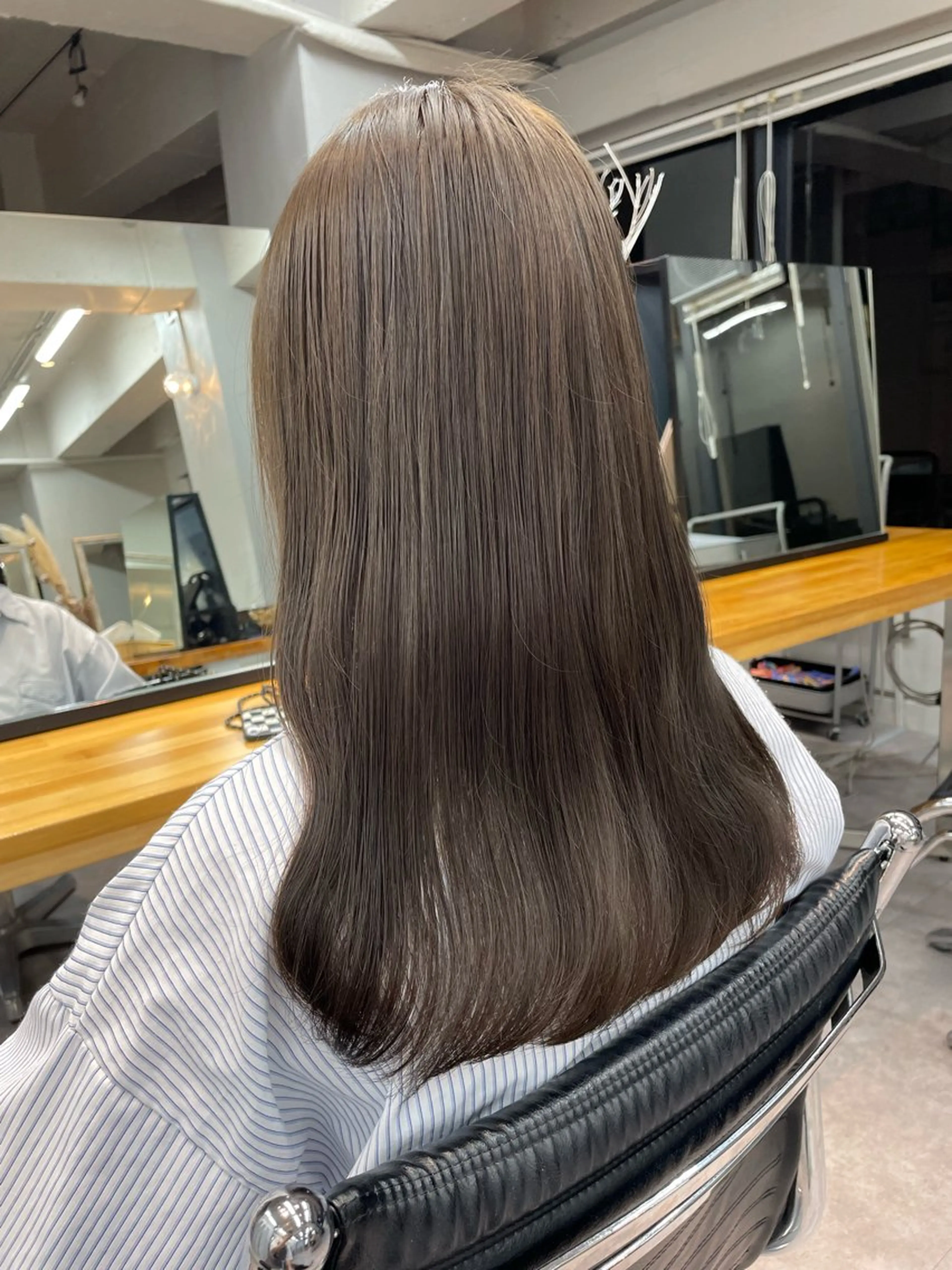 セミロング カラー 🌸柔らかハイトーン 🧃Shionのヘアスタイル
