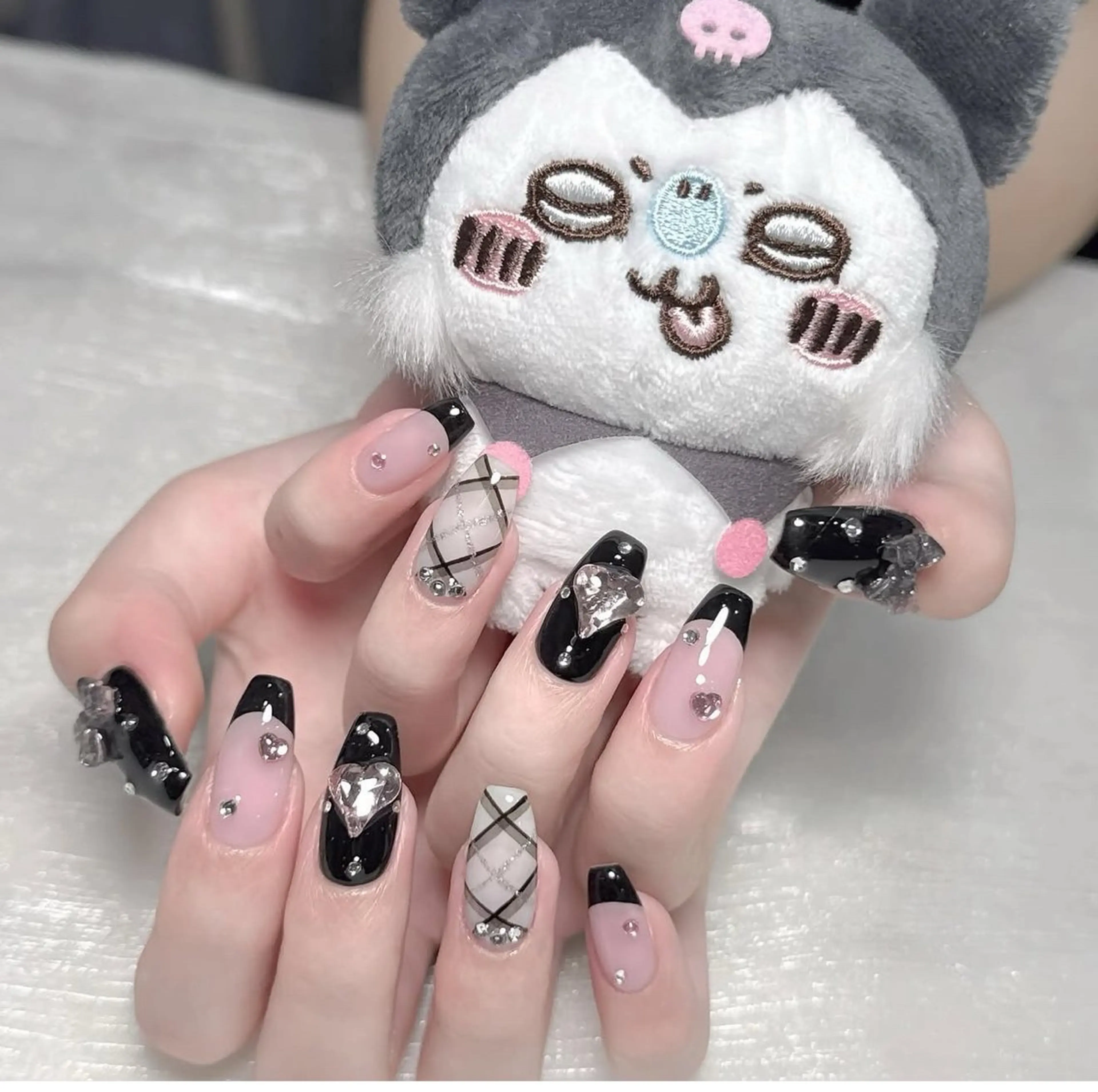 ネイル アニマル柄 オーロラネイル チークネイル フラッシュネイル ジェルネイル ハンドネイル Lyn TA Nailのネイルデザイン