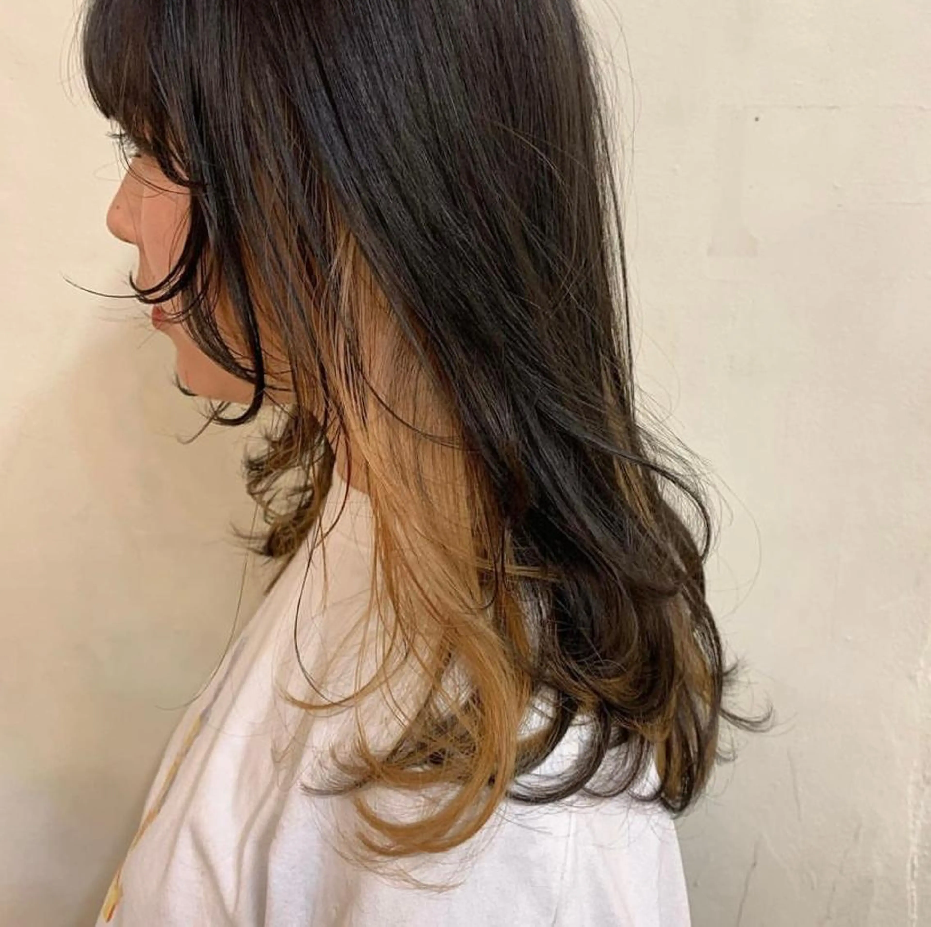ロング カラー ベージュカラー インナーカラー ミルクティーベージュ RikO *. 明日空いてます🔥のヘアスタイル