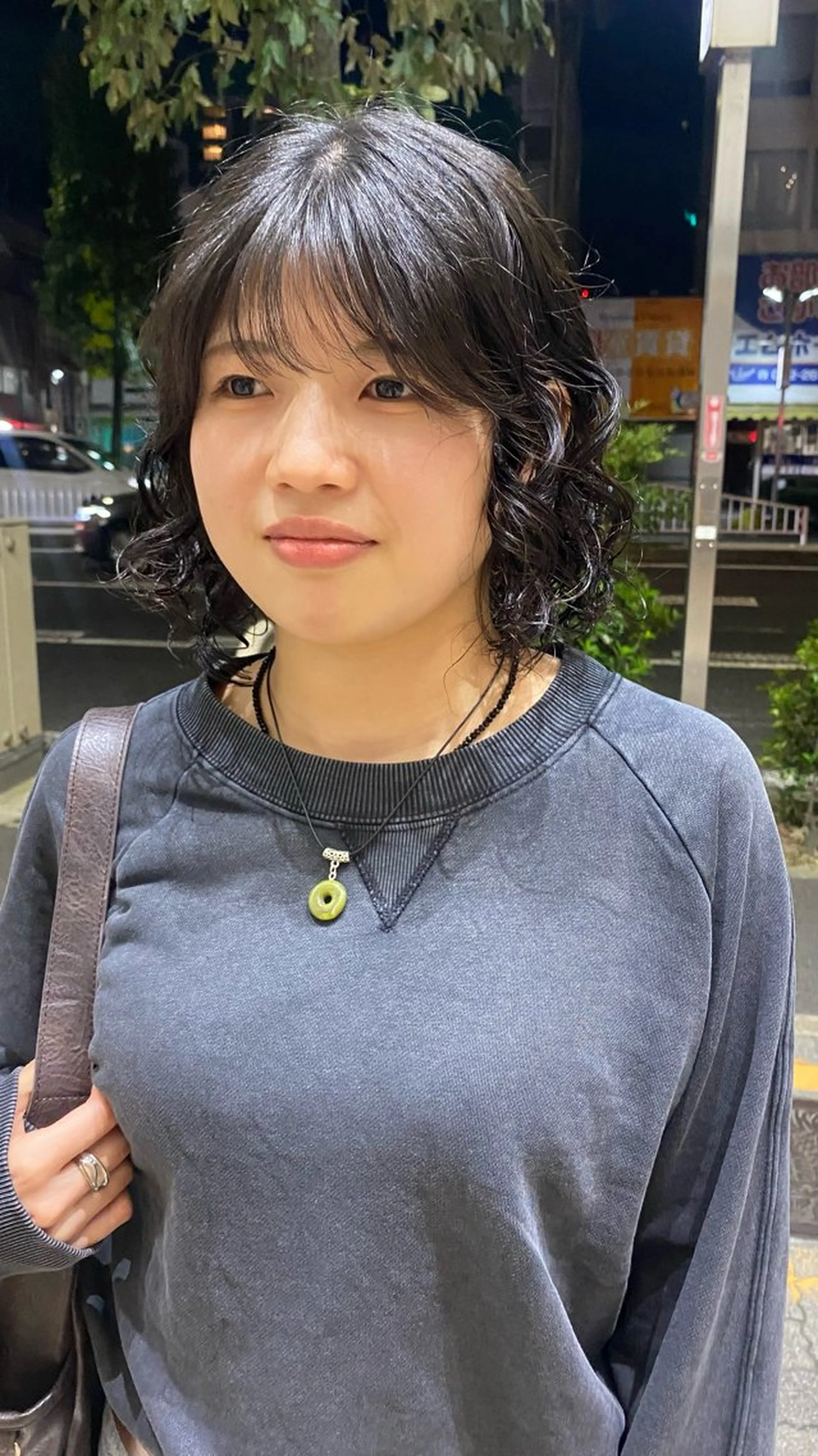 ミディアム パーマ 磯谷 朋のヘアスタイル