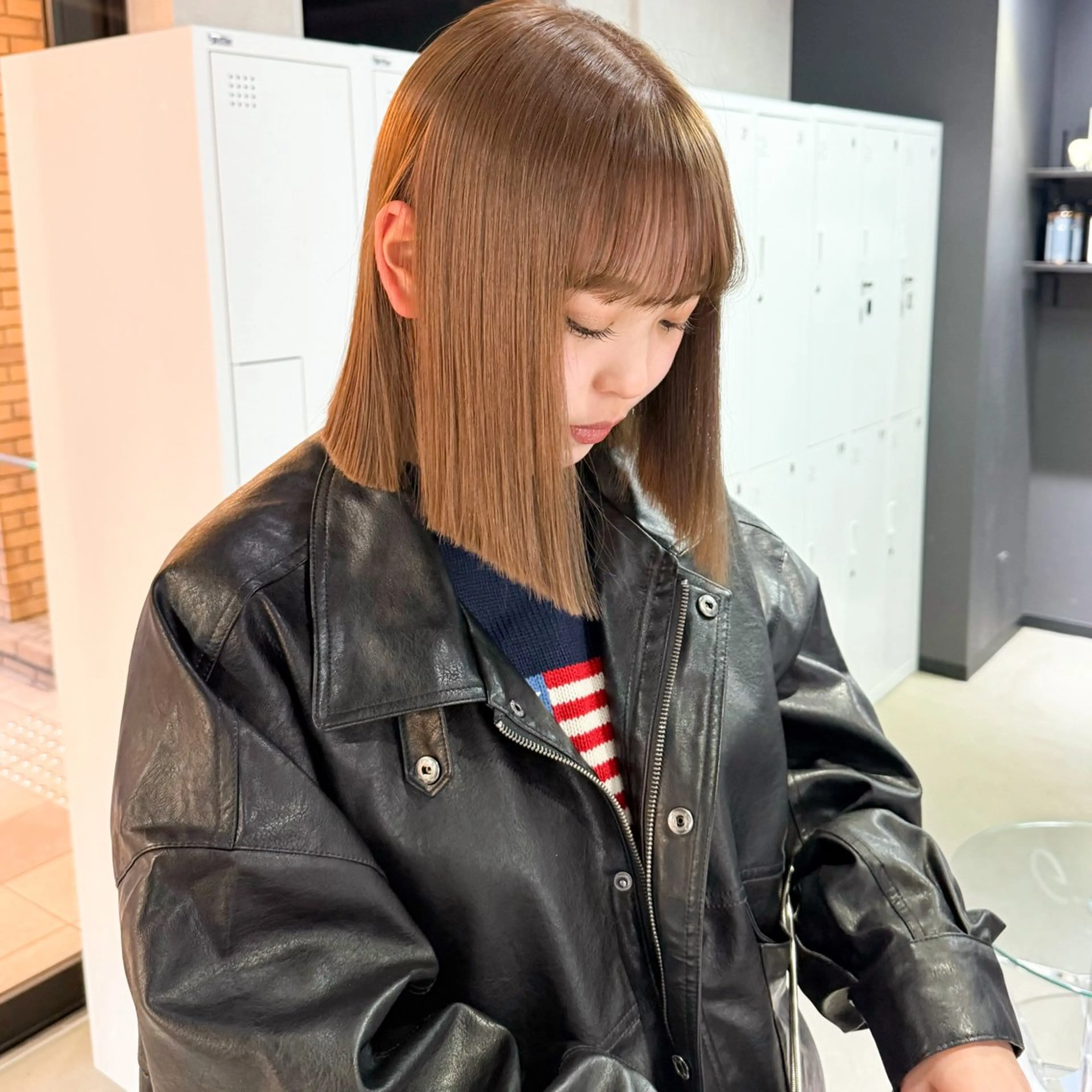 ミディアム カラー ベージュカラー ブリーチ ケアブリーチ ミルクティーベージュ ヘアカラー トリートメント レイヤー/暖色/ ミルクティー/マリアのヘアスタイル