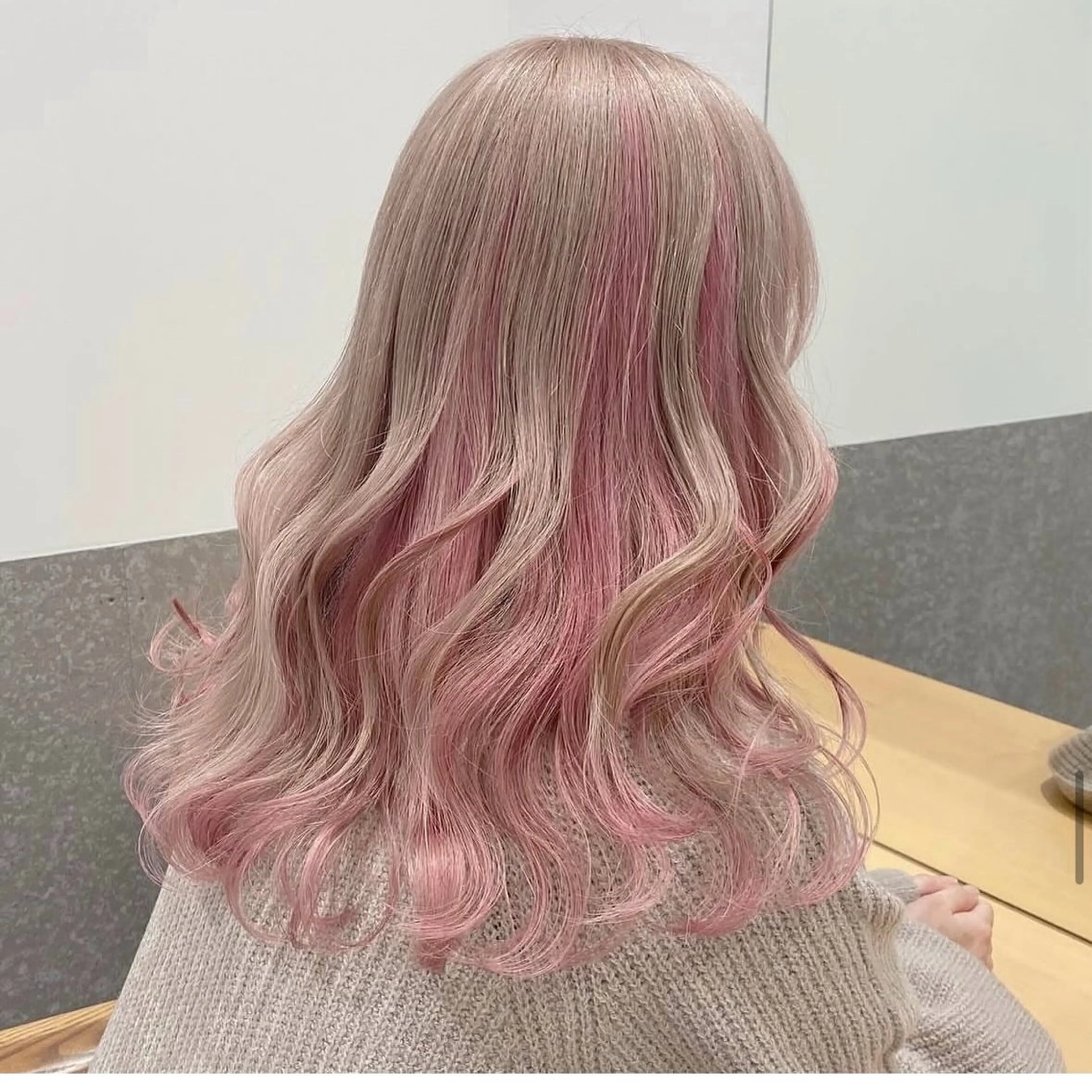 セミロング カラー ベージュカラー ブリーチ インナーカラー ミルクティーベージュ ピンクカラー MIL所属・🎀透明感カラー🎀 ミサキのヘアスタイル