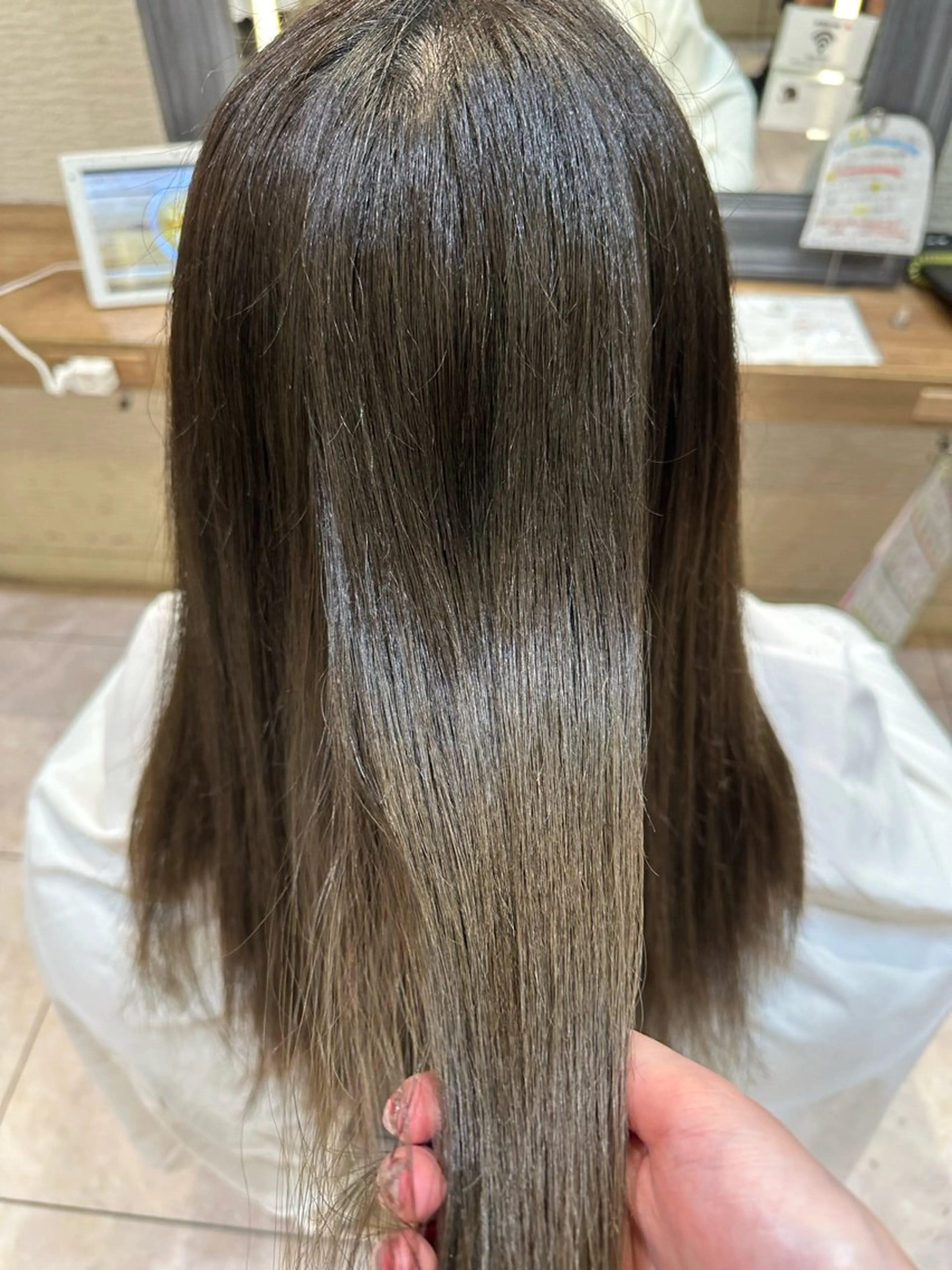 トリートメント 透け感×ハイトーン| パーマ カホ🪩🤍のヘアスタイル