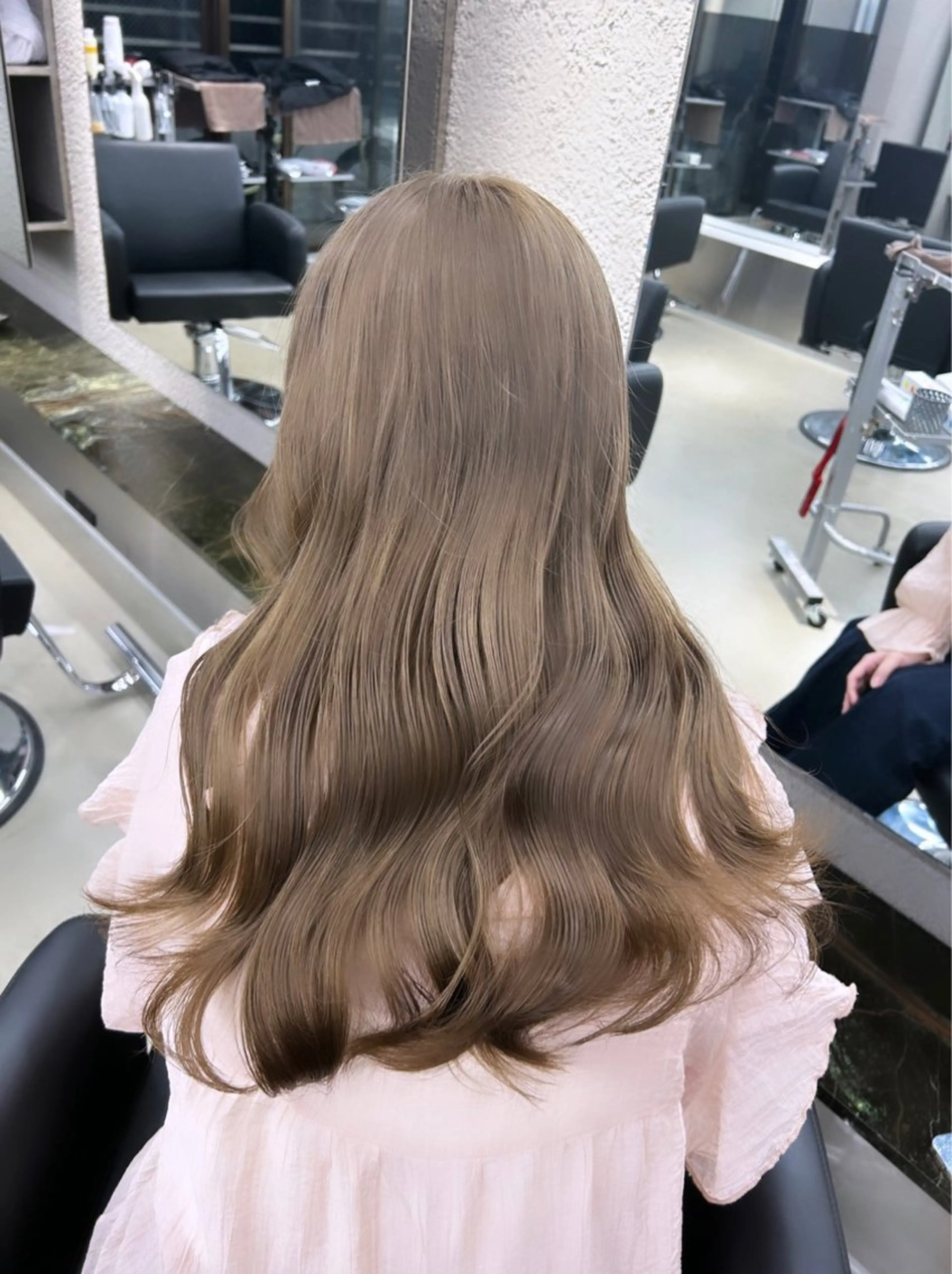 ロング カラー 韓国風ヘア ヘアカラー トリートメント ヘアセット 名古屋栄♡PELE 上品な透明感ベージュのヘアスタイル