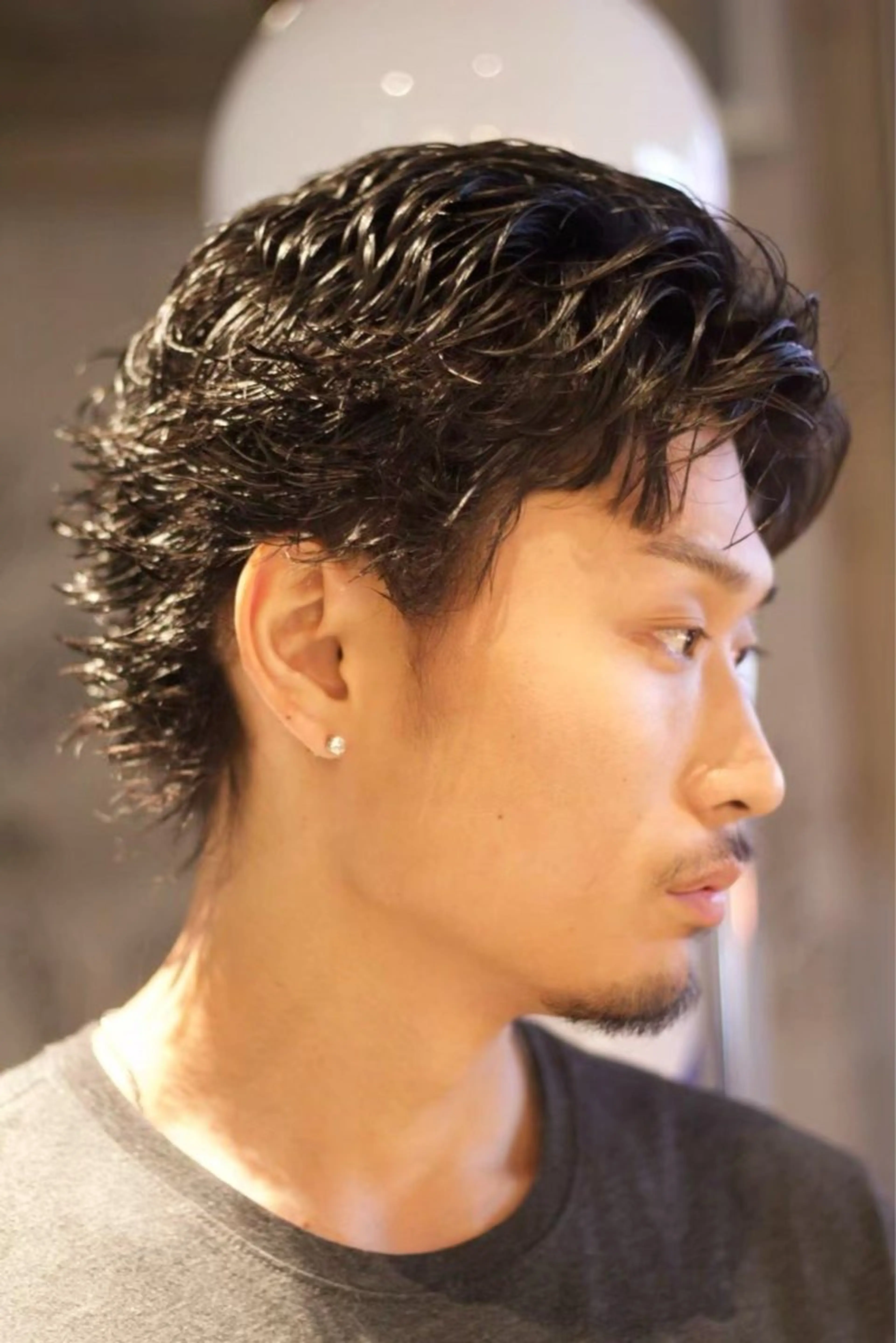 ショート パーマ メンズ メンズブリーチ フェードカット メンズパーマ スキンフェード スパイキーショート 名郷 偉織のヘアスタイル