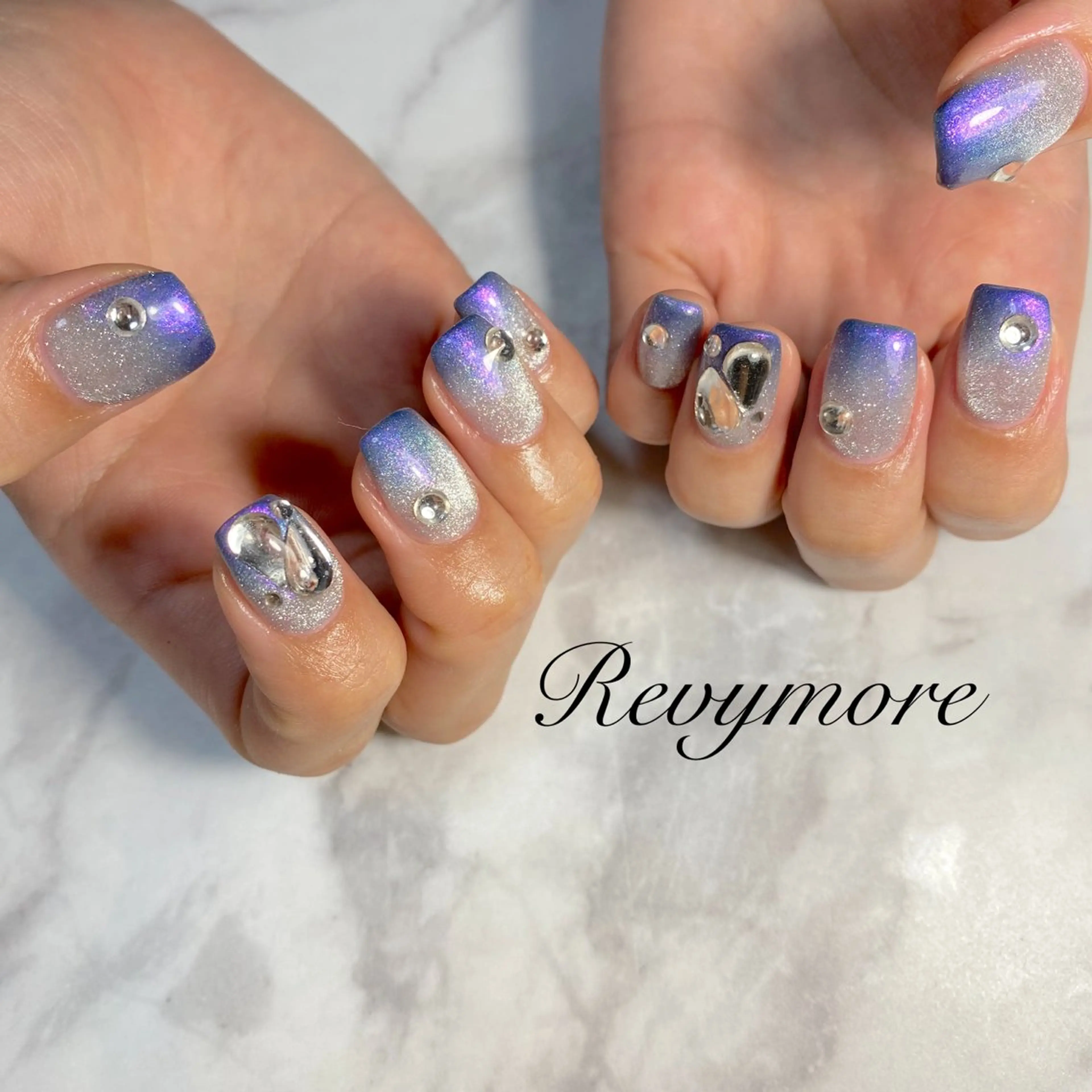 ネイル ジェルネイル グラデーション キラキラネイル 韓国ネイル マグネットネイル nail salon Revymore所属・nail salon Revymoreのネイルデザイン
