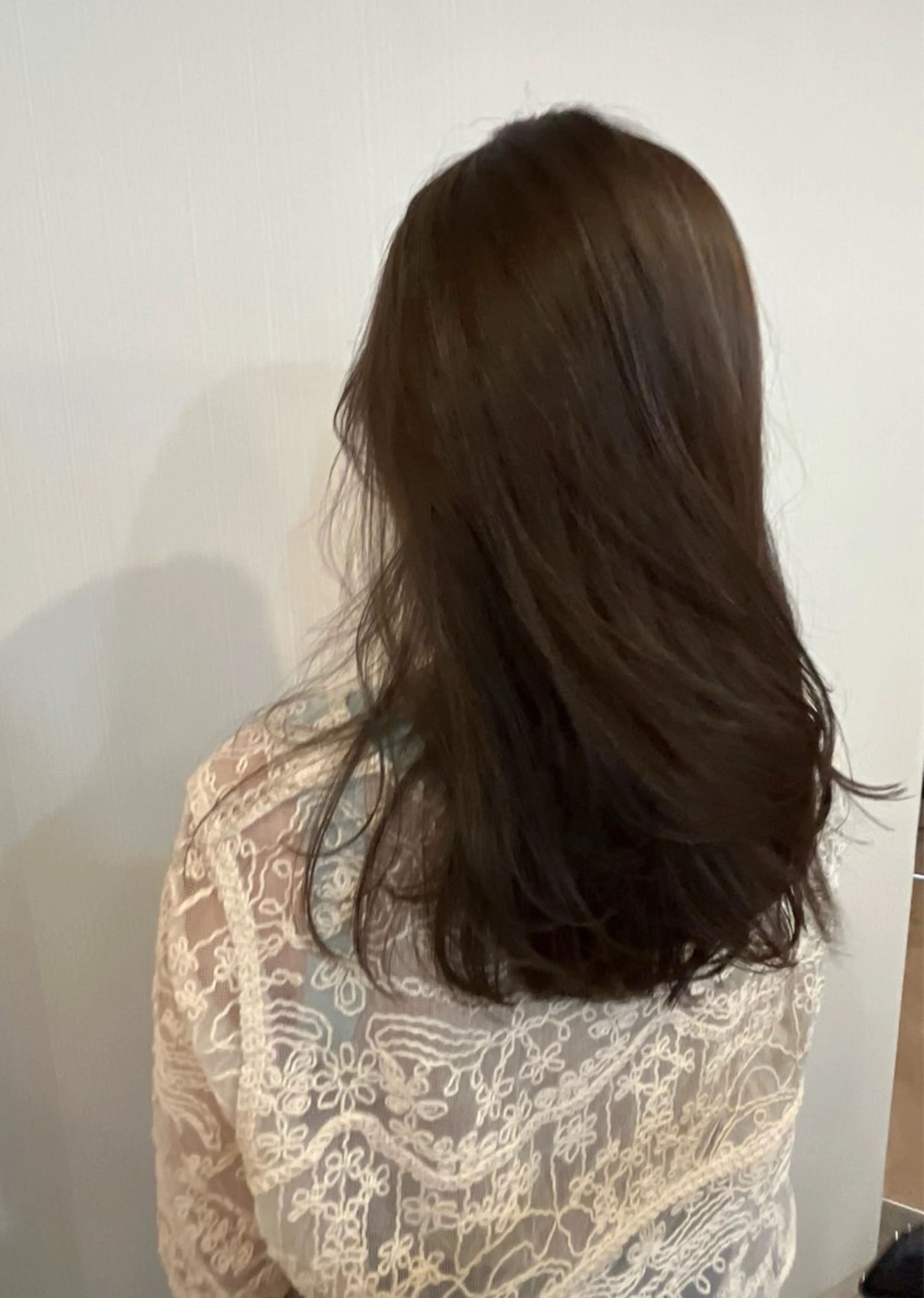 セミロング カラー グレージュ オリーブグレージュ オリーブグレー カット ヘアカラー トリートメント 下石怜子/レイヤー カット/透明感カラーのヘアスタイル