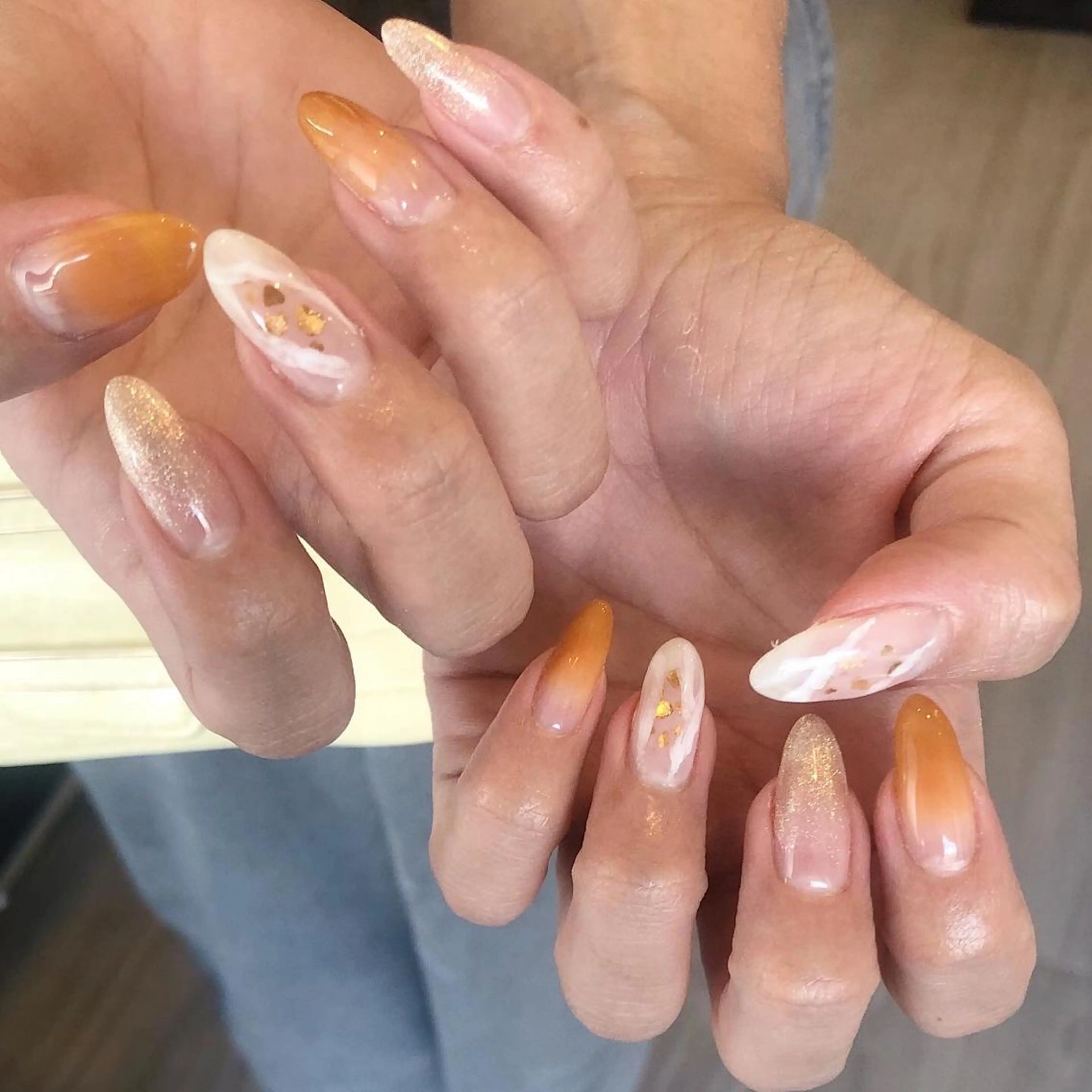 ネイル ブラウン ゴールド グラデーション ラメ(グリッター) ラメグラデーション ハンドネイル プーモワベリー ♡のネイルデザイン