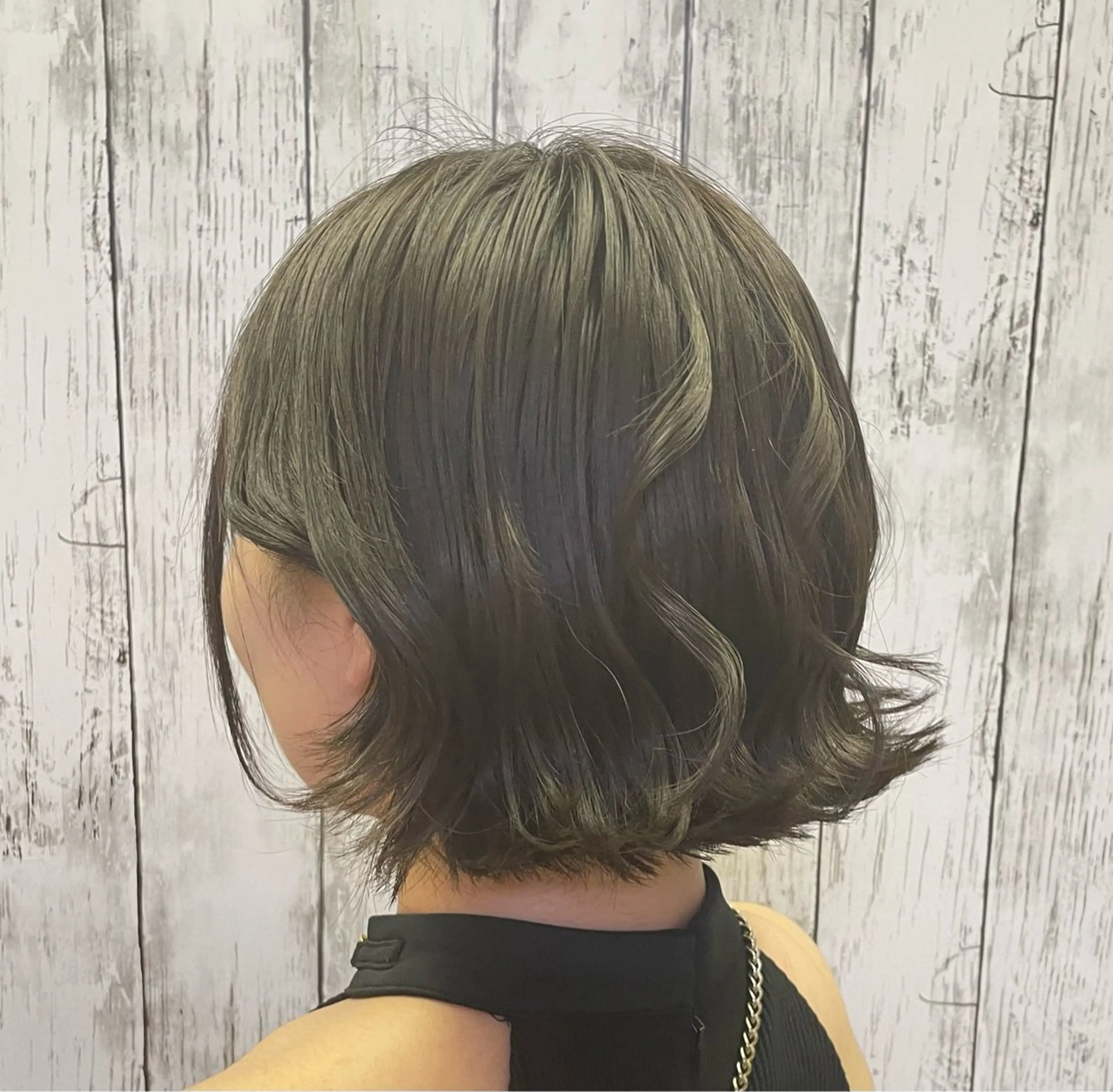 ショート カラー パーマ ボブ 外ハネヘア ストレートパーマ 森山 陽菜のヘアスタイル