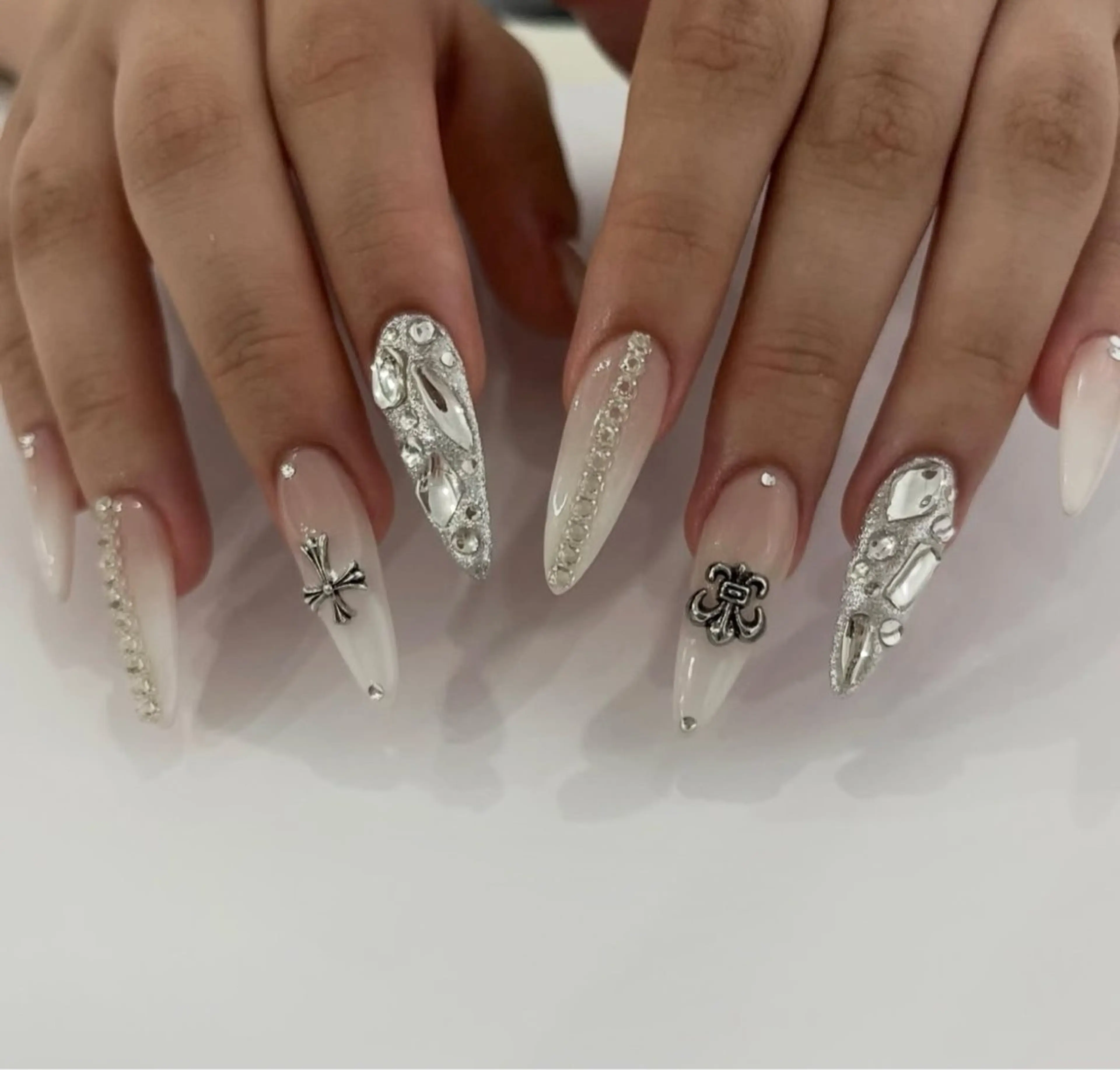 ネイル ハンドネイル BERA NAILSのネイルデザイン