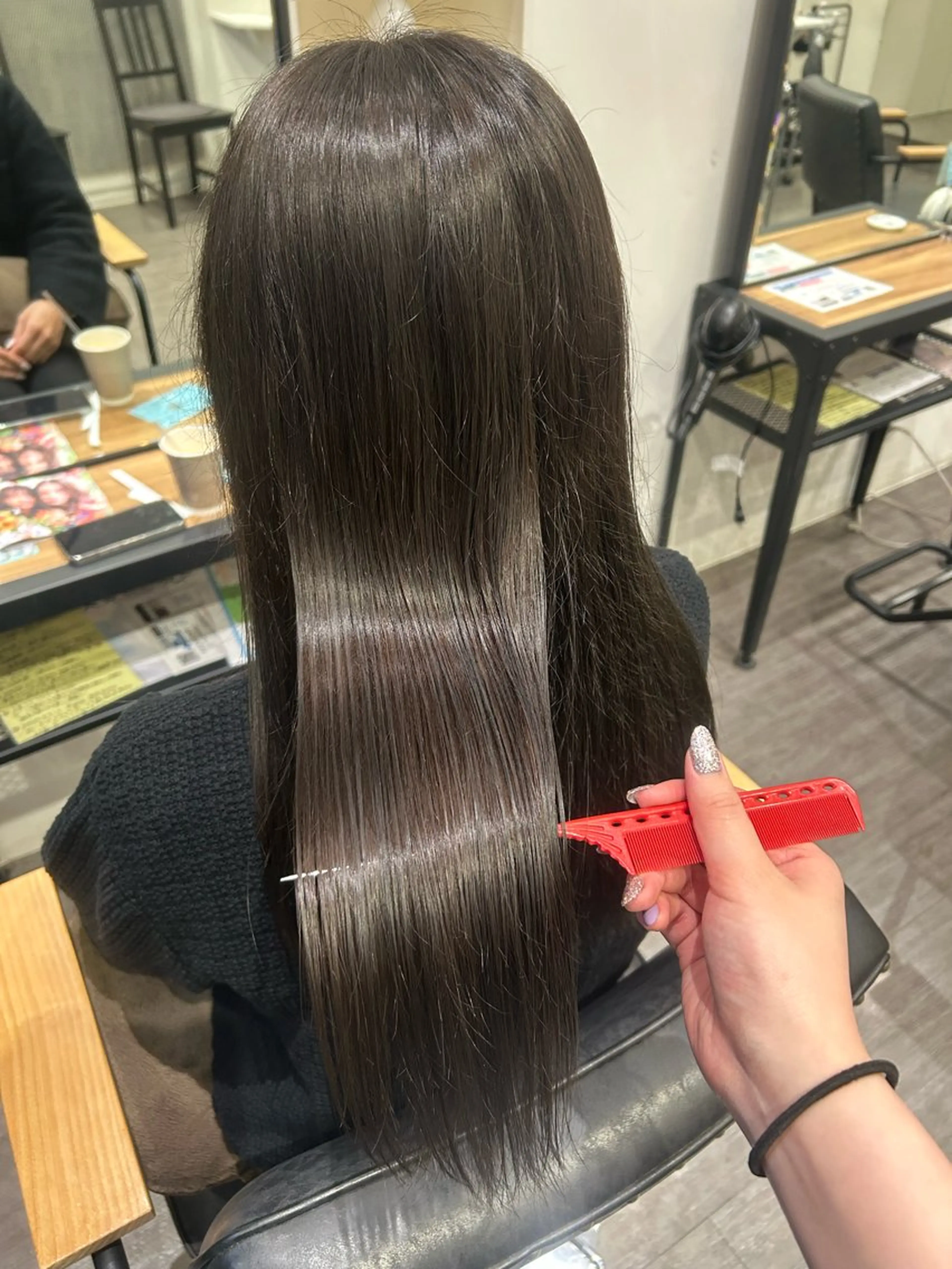 ロング カラー 透明感カラー ダークグレー ダークグレージュ グレージュ ヘアカラー トリートメント カラーリスト💟草間 紫音💟のヘアスタイル