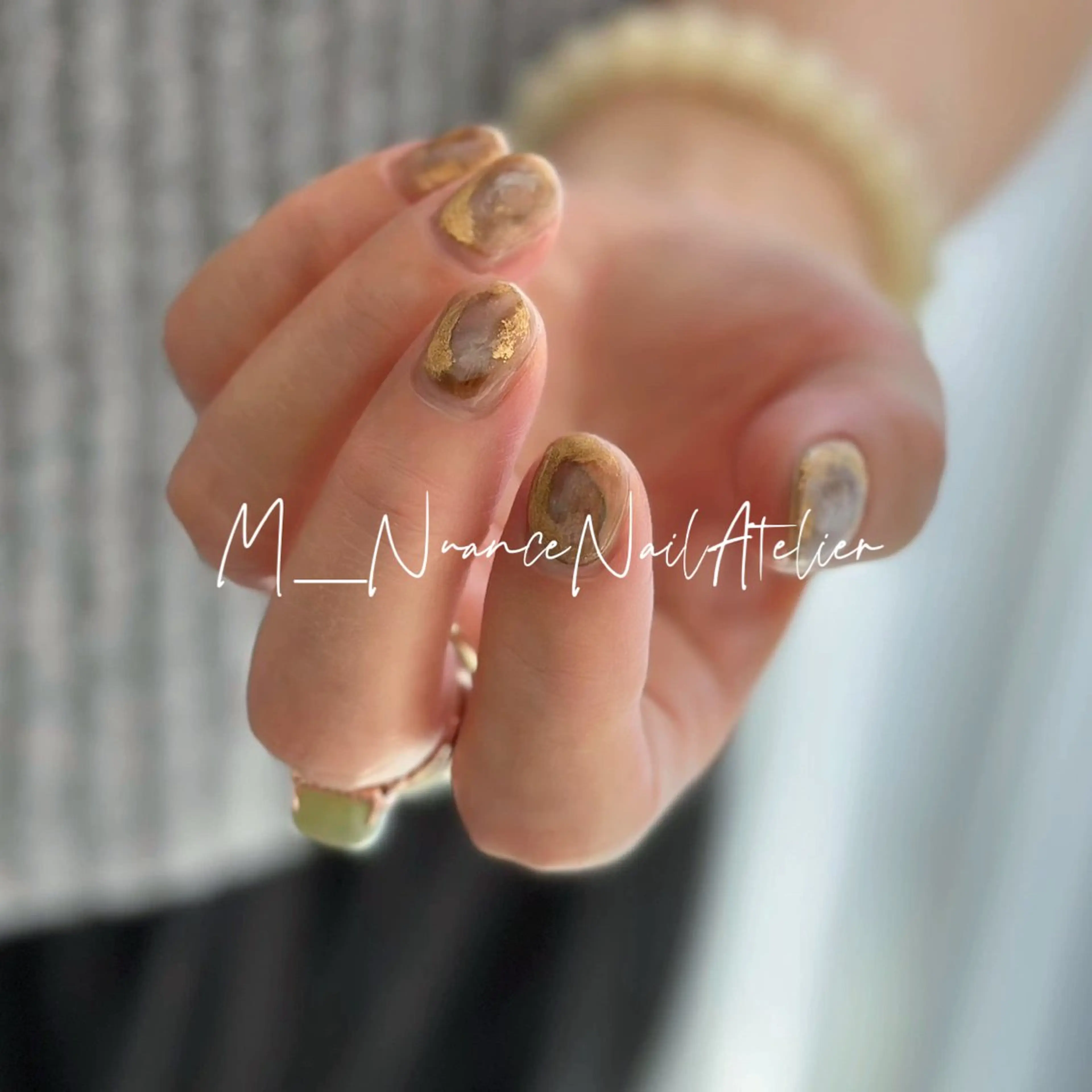 ネイル マグネットネイル ニュアンスネイル オフィスネイル シンプルネイル ハンドネイル GO TODAY横浜Solace店所属・M___nail atelierのネイルデザイン