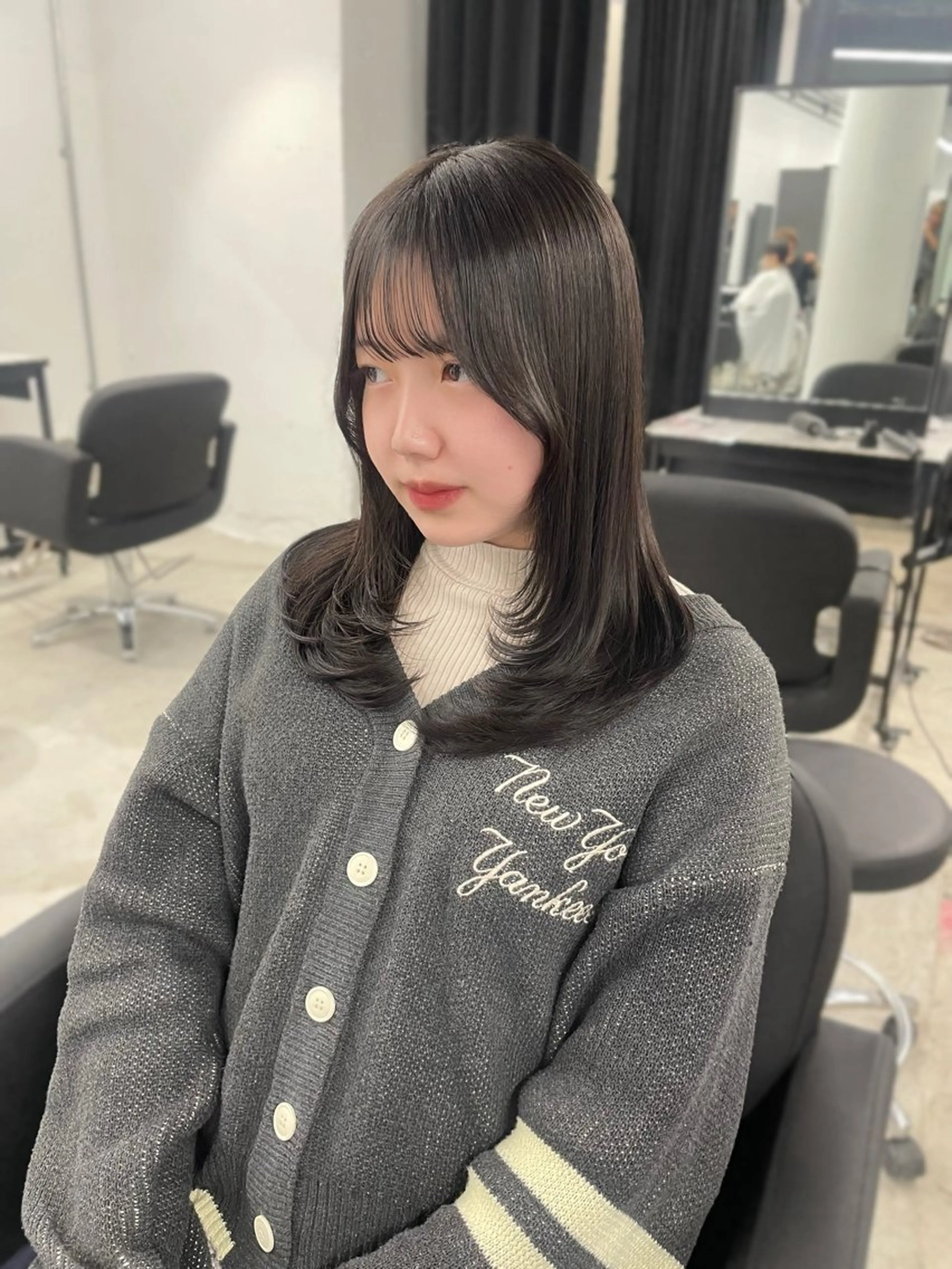 ミディアム カット 艶髪矯正/レイヤー カット/ミサキ💐のヘアスタイル
