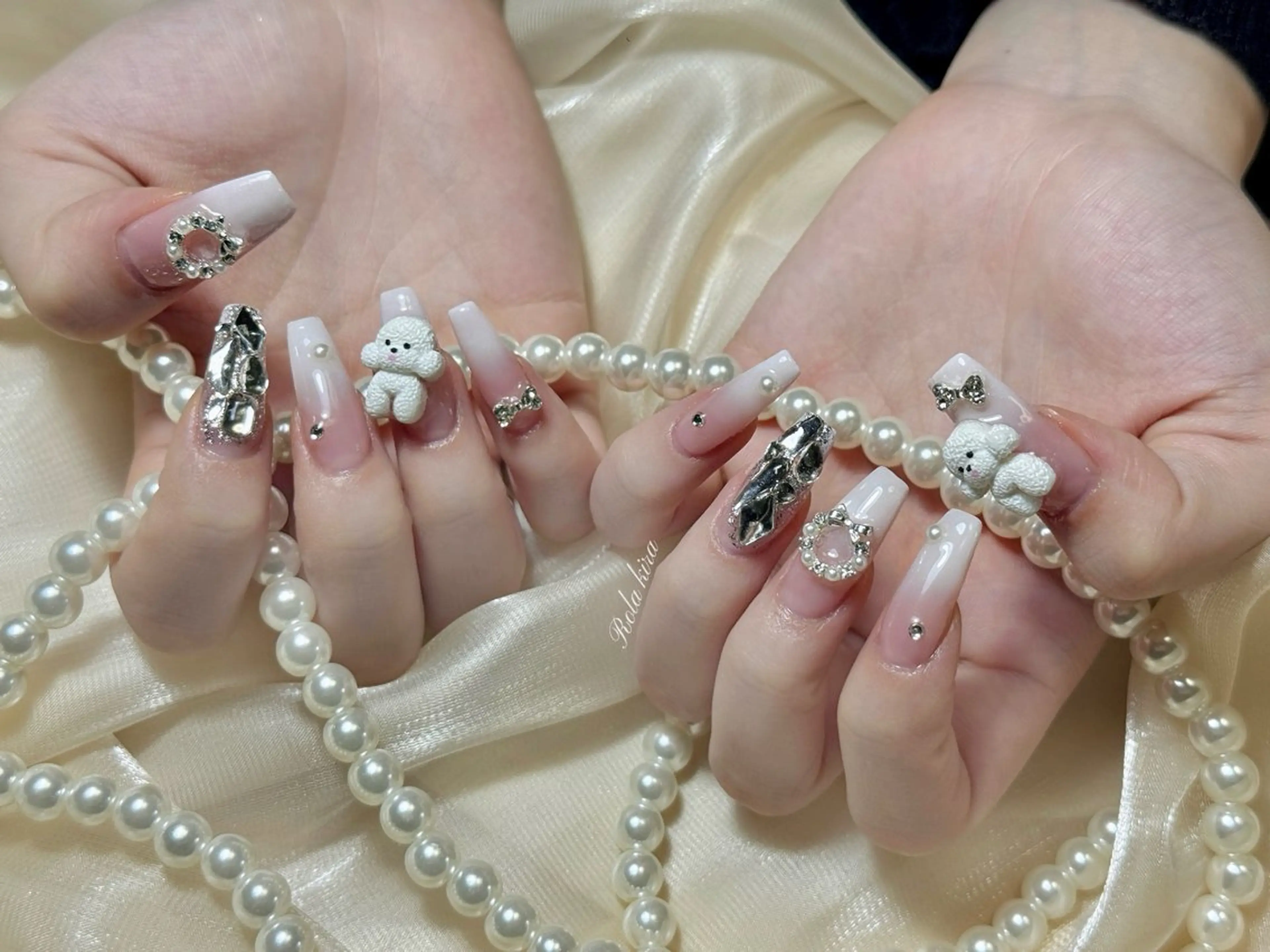 ネイル フレンチネイル ジェルネイル ガラスフレンチ キラキラネイル 韓国ネイル ハンドネイル Rola kira nail salon所属・Rola kira 麗のネイルデザイン