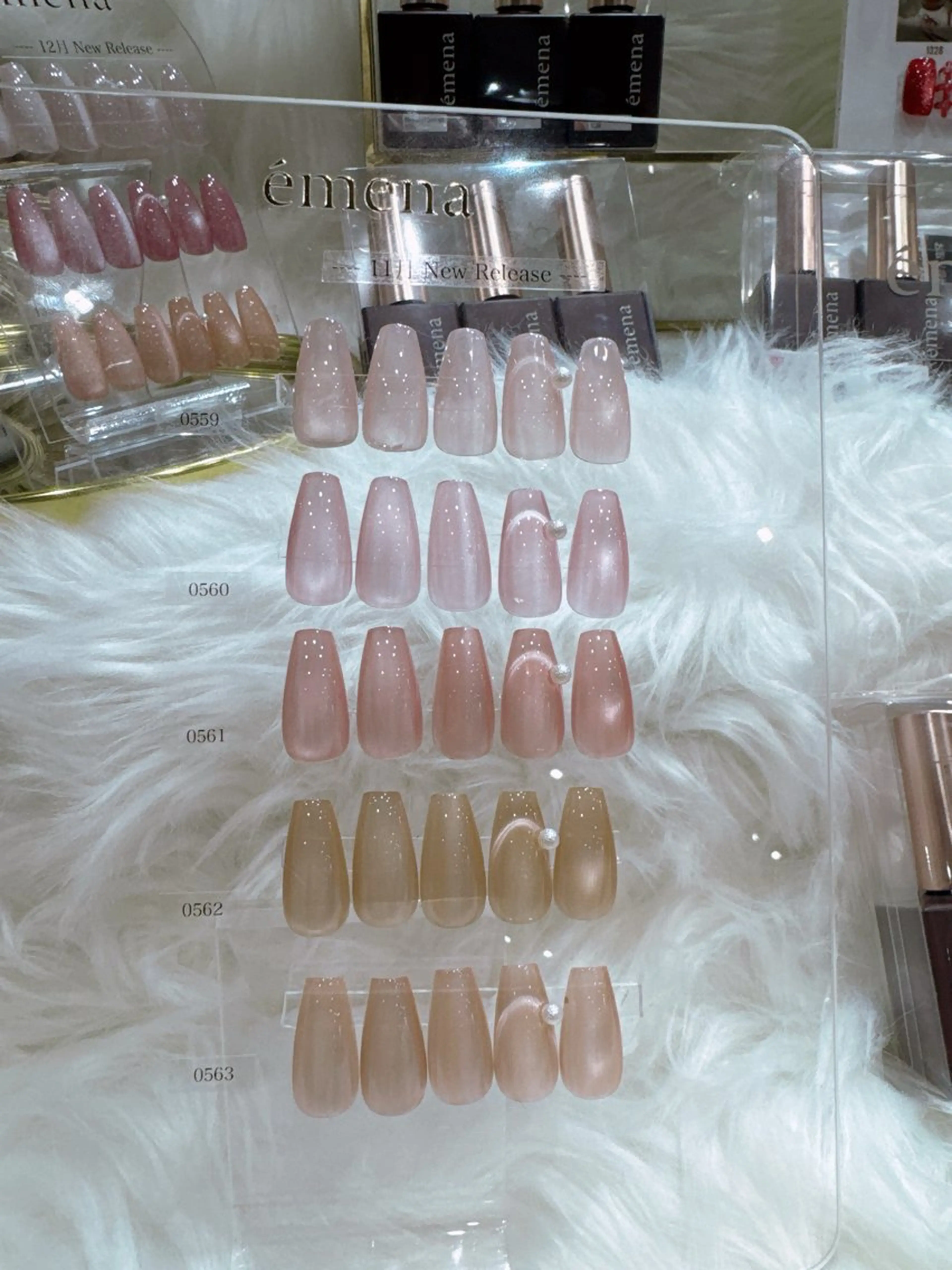 ネイル ドット フレンチネイル ジェルネイル ガラスフレンチ キラキラネイル ハンドネイル クイーンズネイル銀座所属・Queeens nailのネイルデザイン