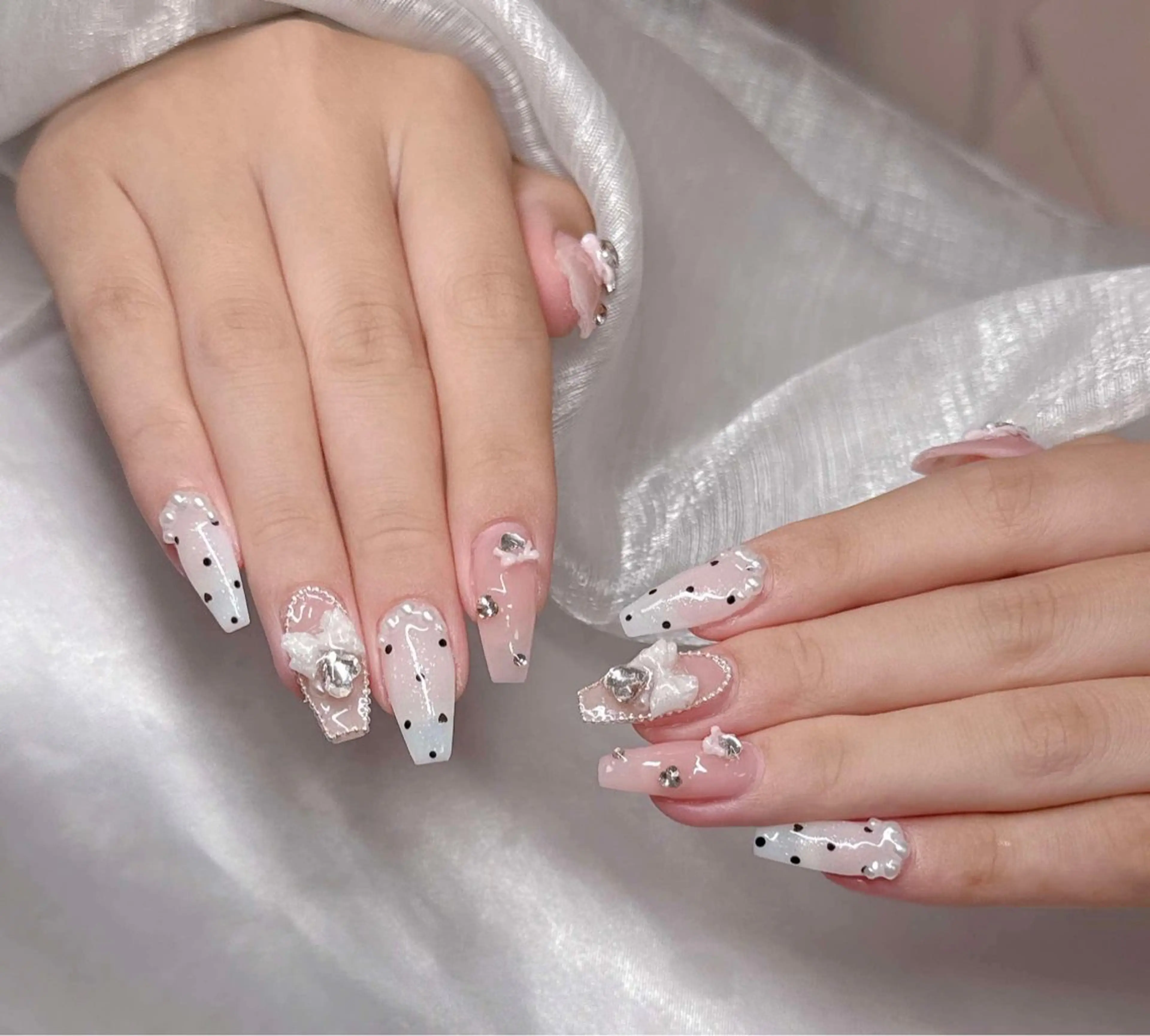 ネイル ハンドネイル Lee Nailsのネイルデザイン