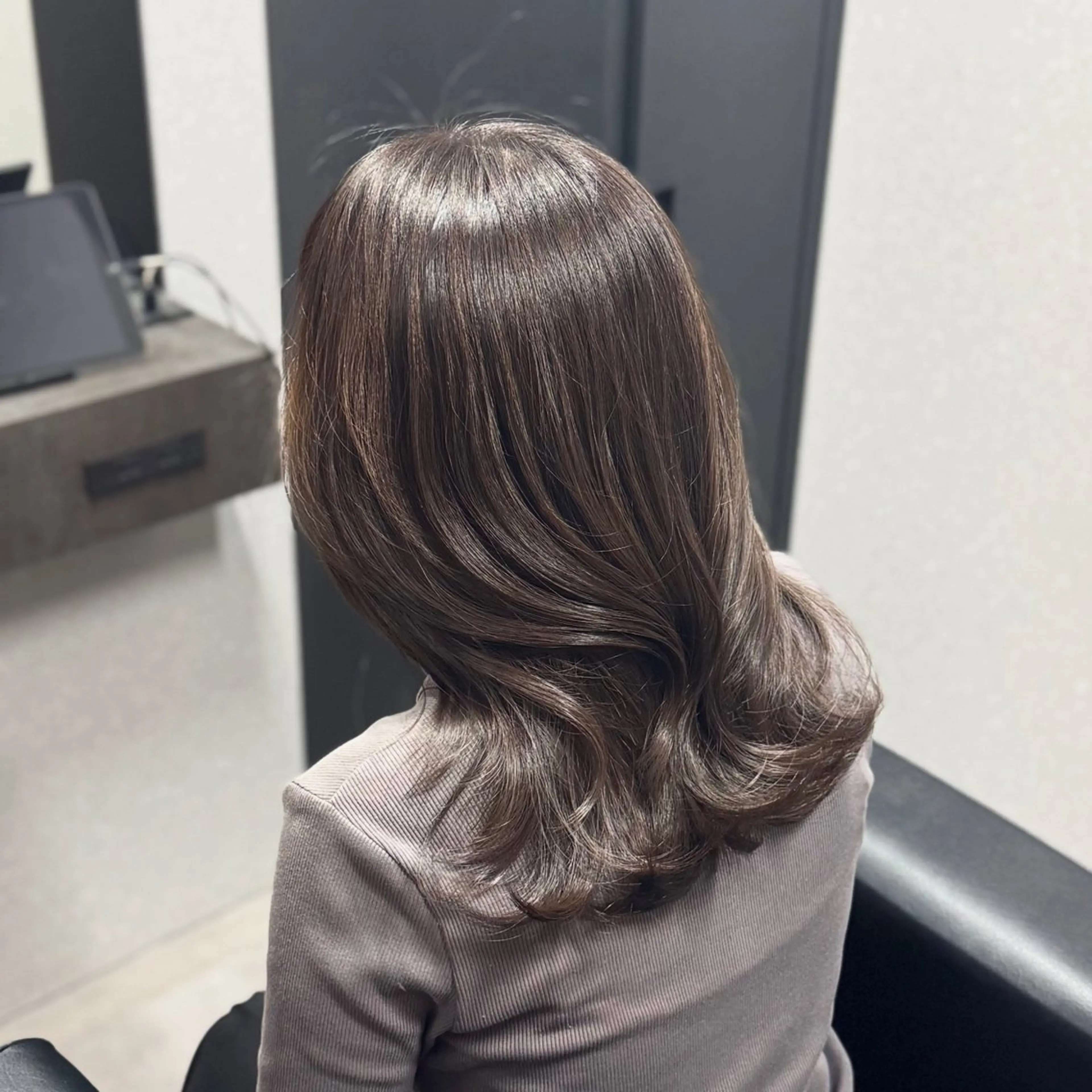 ロング カラー 黒髪 透明感カラー グレージュ オリーブカラー 髪質改善 ヘアカラー トリートメント ブリーチなし Ⅰ 髪質改善カラーのヘアスタイル