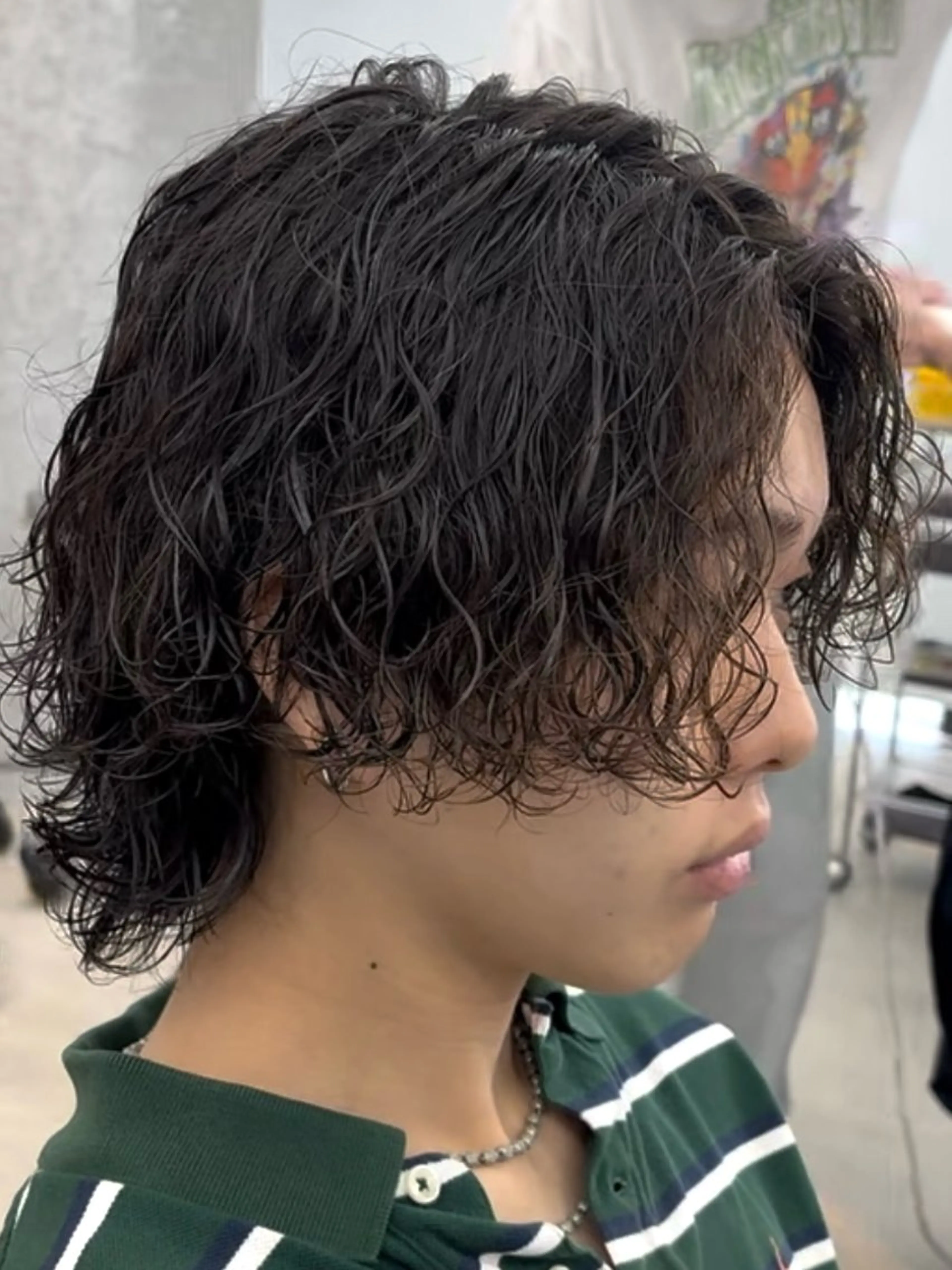 メンズ センターパート メンズパーマ 波巻きパーマ メンズウルフカット ウルフカット 中川 稜のヘアスタイル