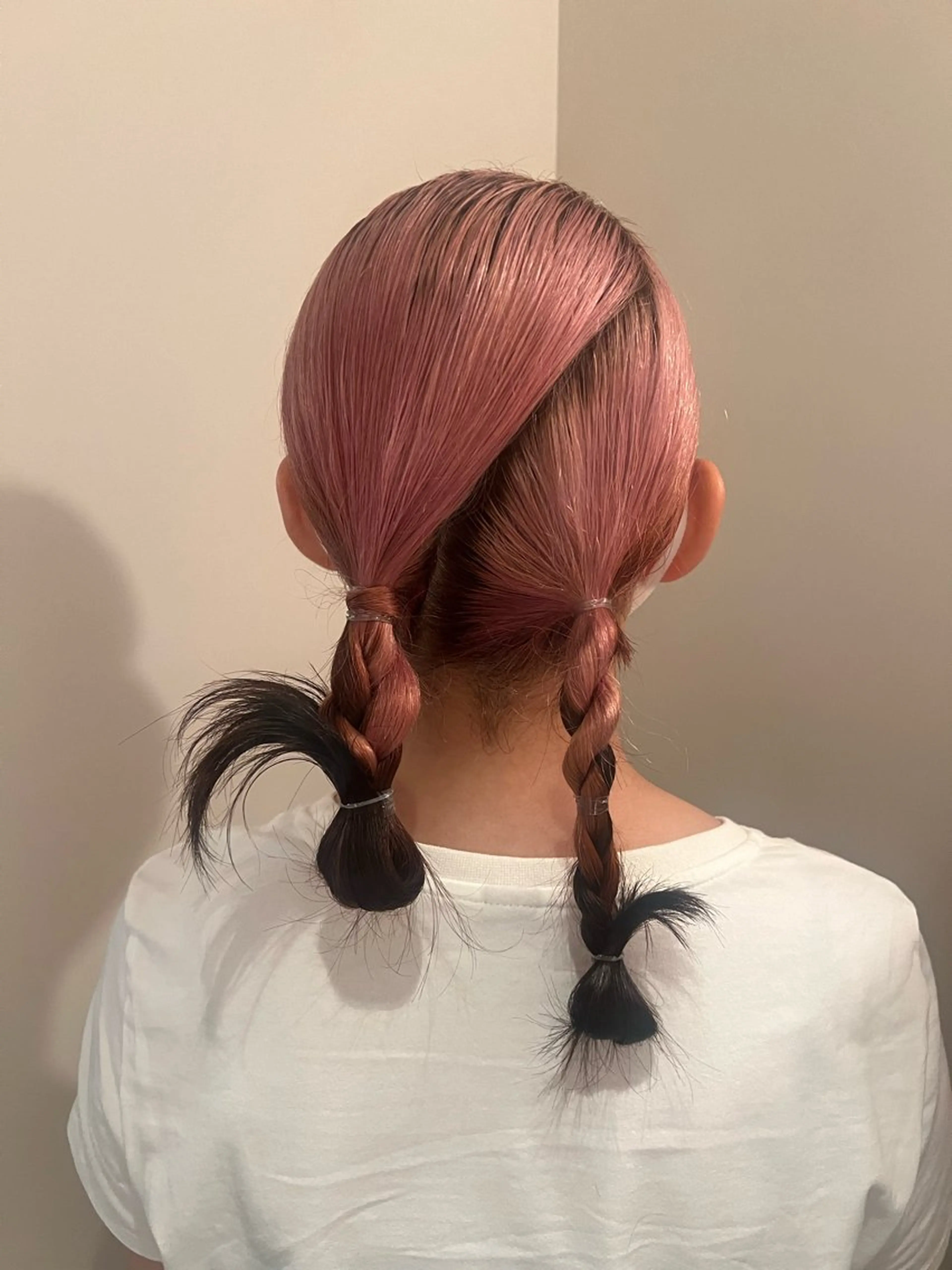 セミロング 伊藤 美咲のヘアスタイル