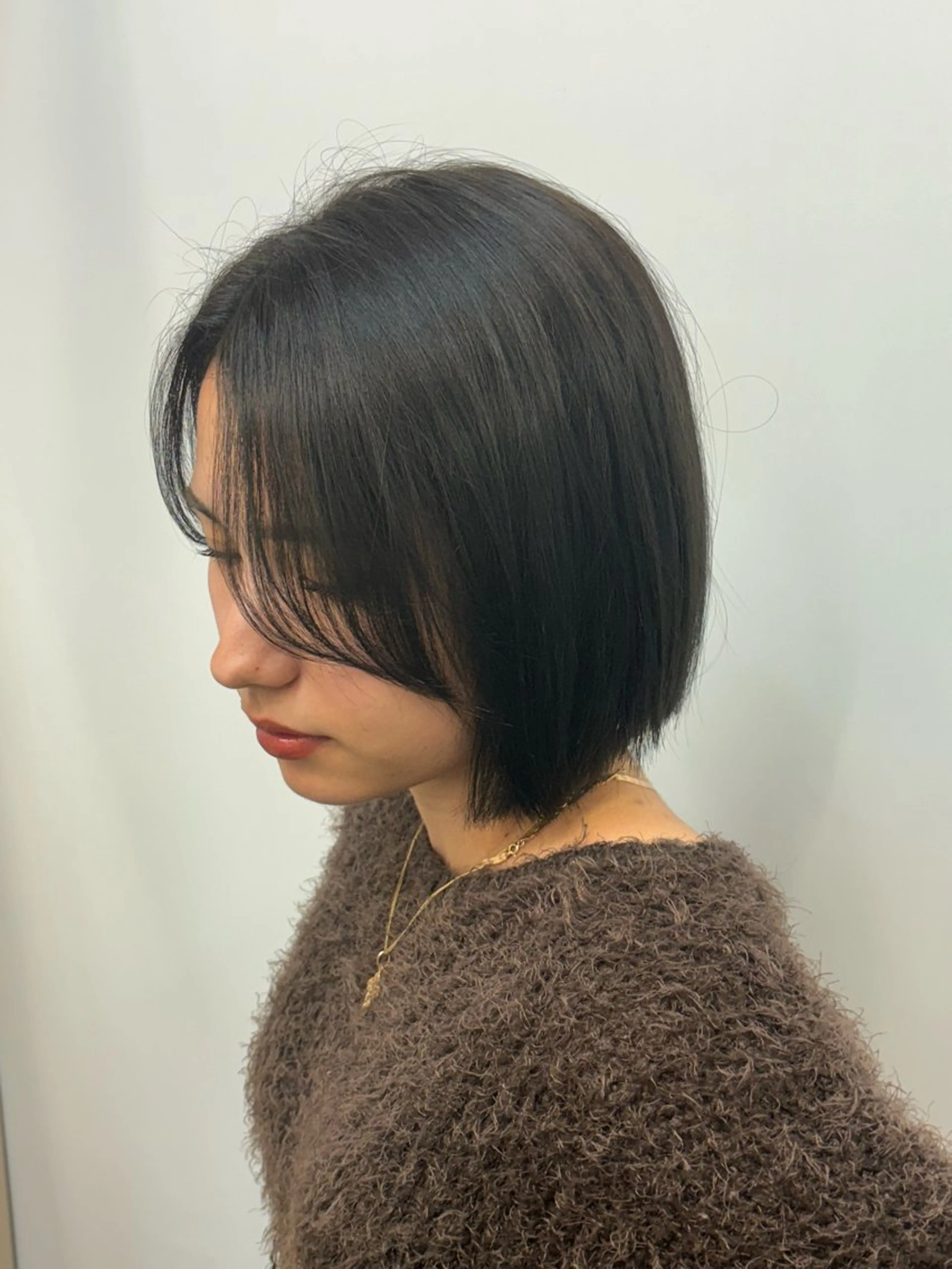 ショート カラー 渡 汐音のヘアスタイル