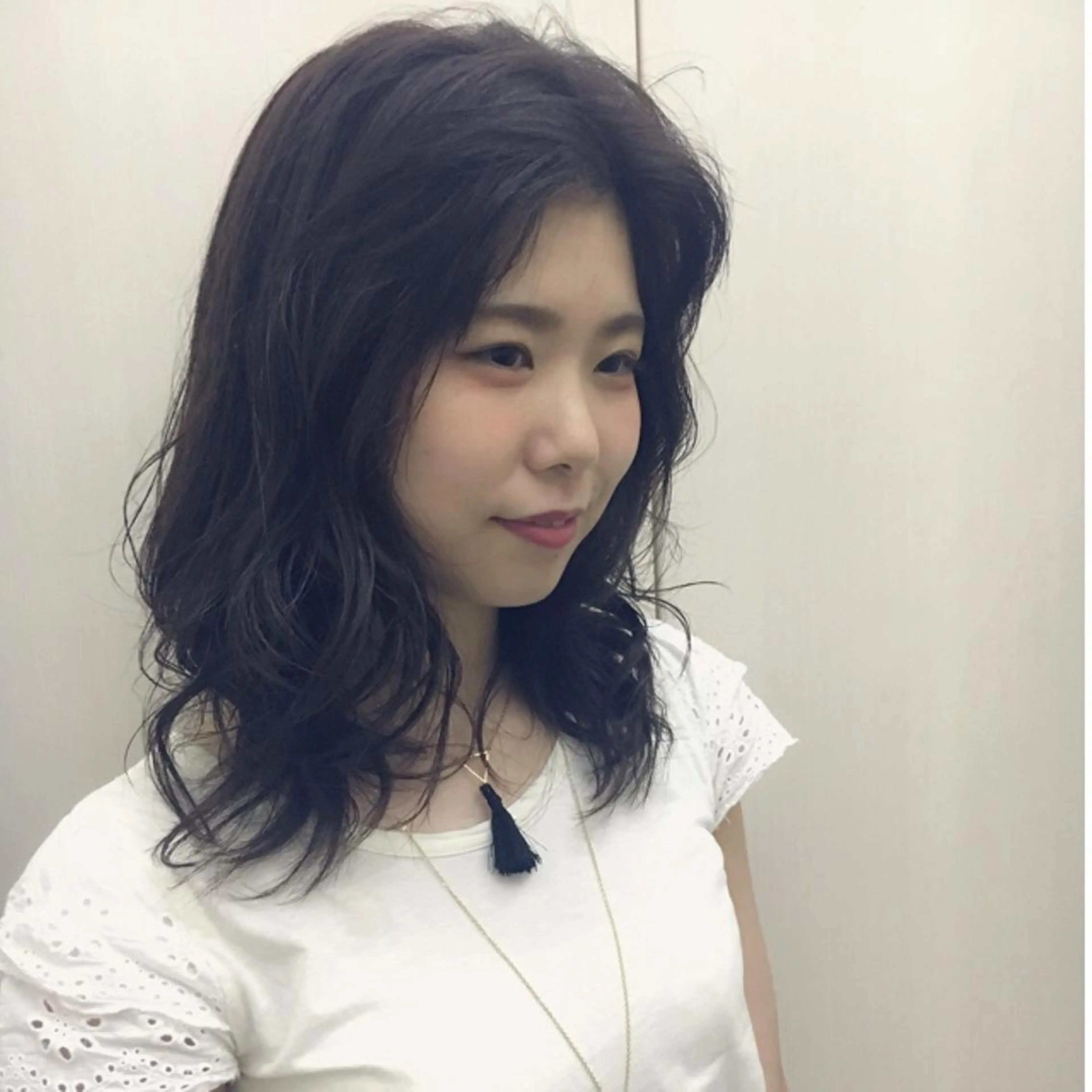 ミディアム セミロング ロング カラー パーマ アッシュ 江原 彩華のヘアスタイル