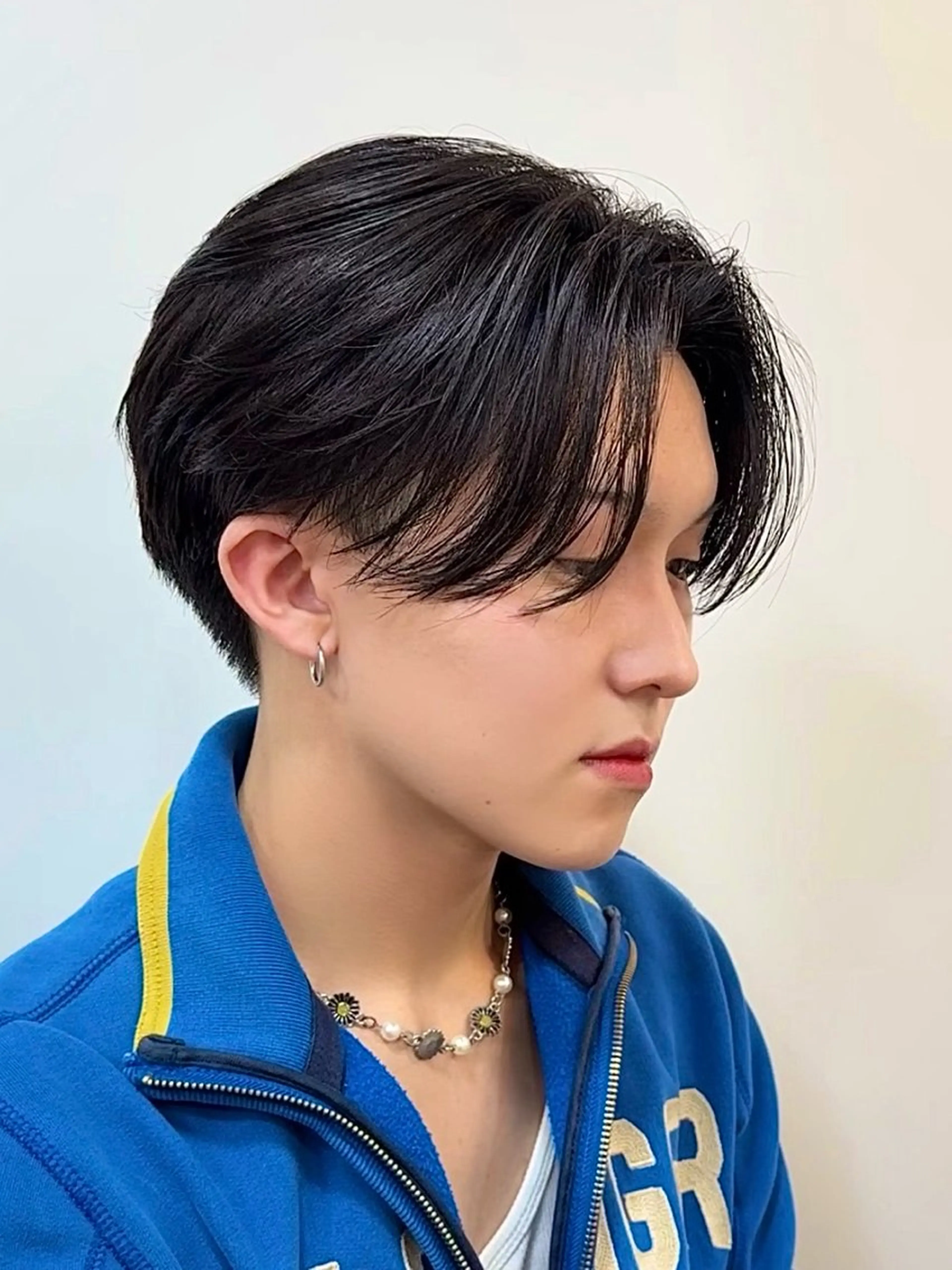 ミディアム パーマ メンズ ミディアムパーマ センターパート メンズパーマ ニュアンスパーマ カット パーマ STUDIO 4H所属・小山功陽 /メンズスタイルのヘアスタイル