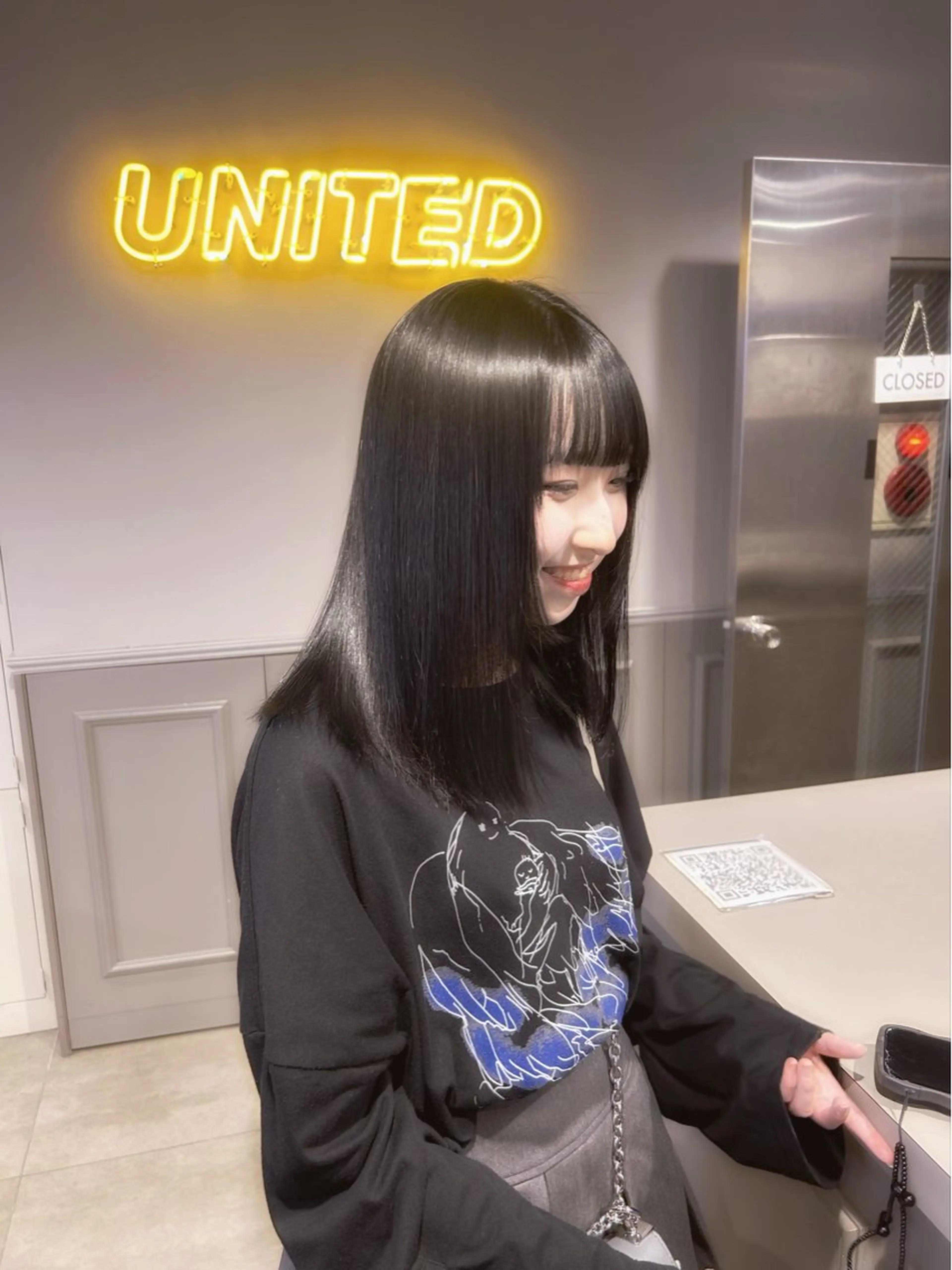 ミディアム カラー カット ヘアカラー トリートメント ヘッドスパ 韓国ヘア暗髪 ダブルカラーメンズ可のヘアスタイル