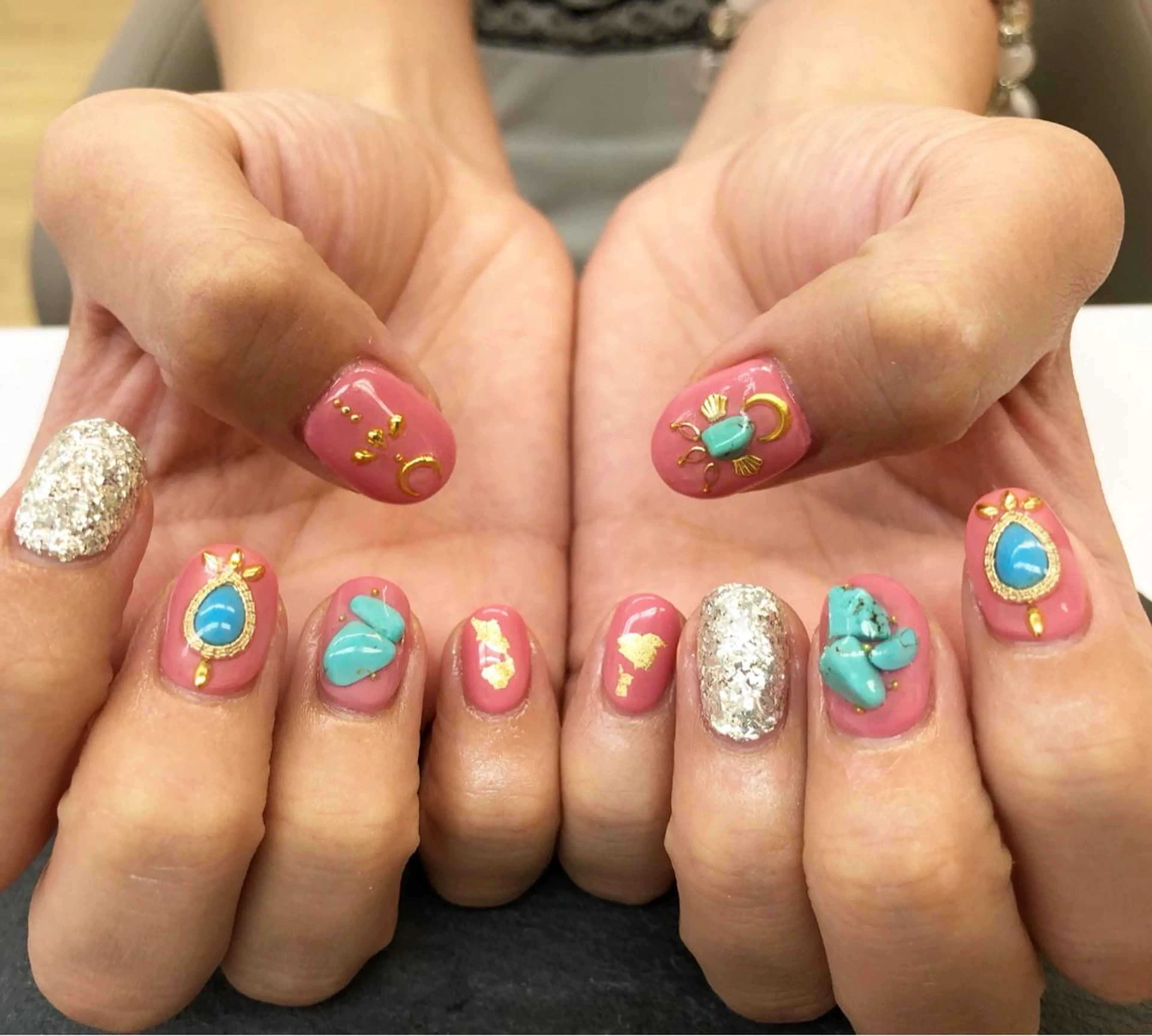 ネイル ストーンネイル ハンドネイル esNail&eye イーズネイル＆アイのネイルデザイン