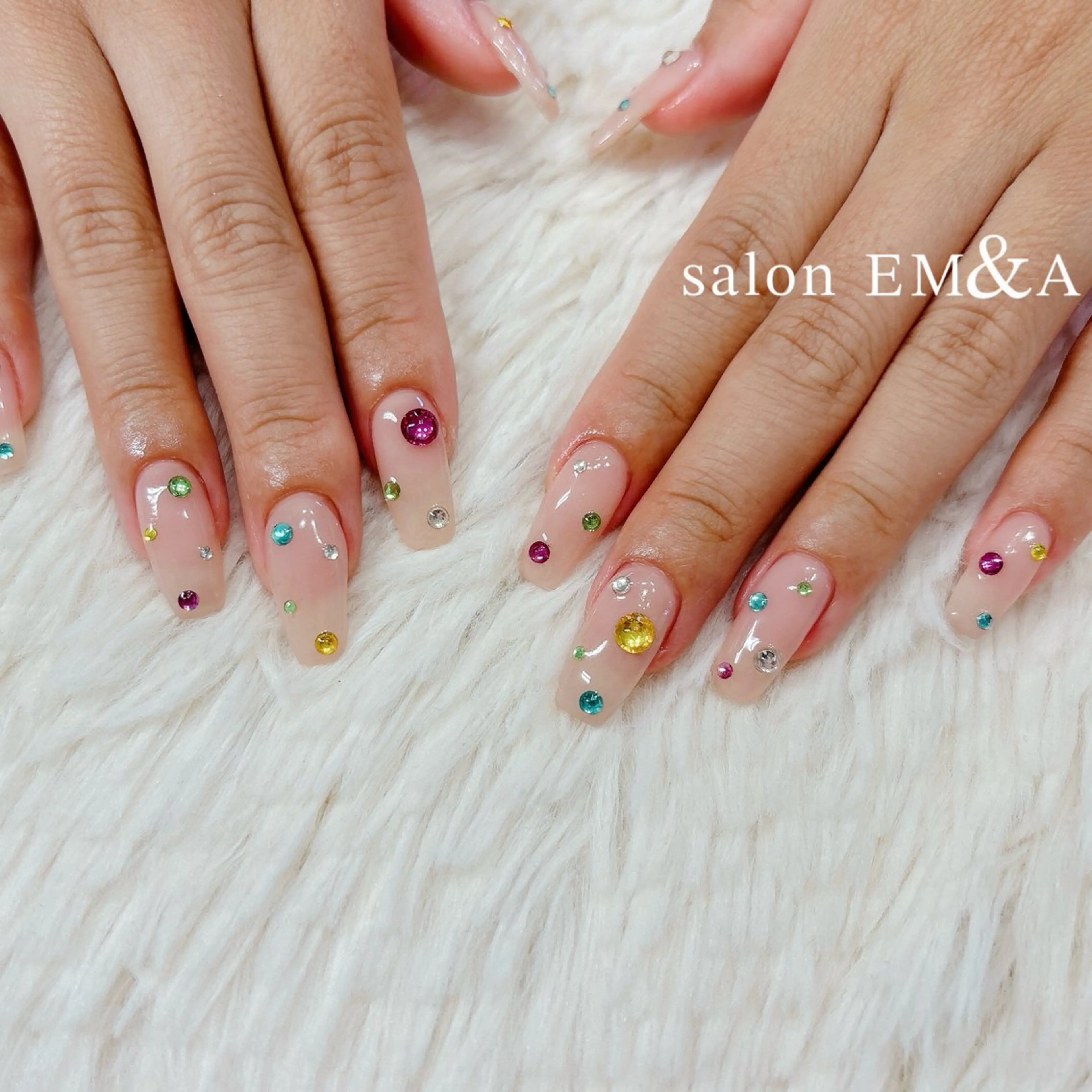 ネイル ストーンネイル ハンドネイル salon EM&A emiのネイルデザイン