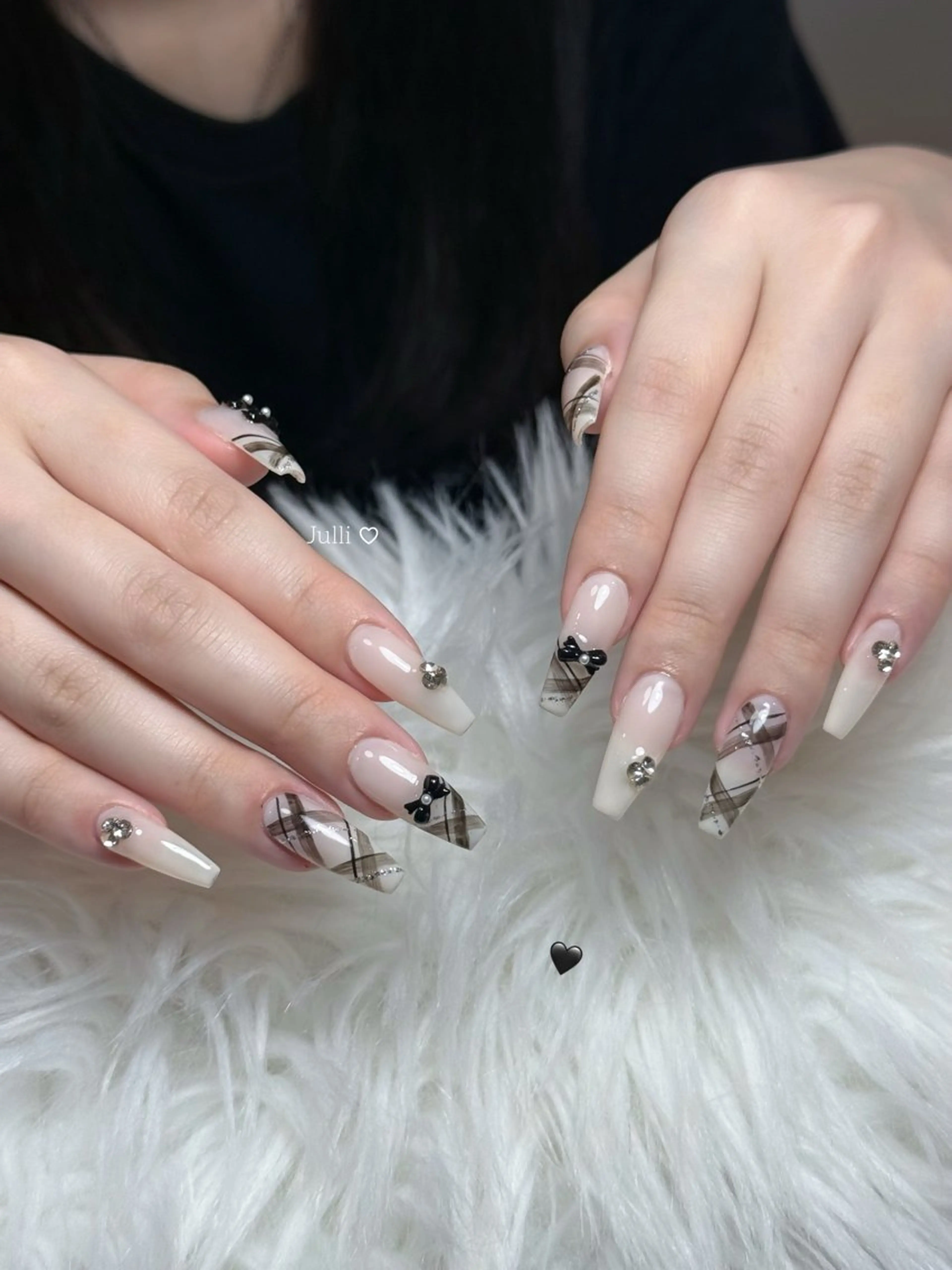 ネイル フレンチネイル ジェルネイル キラキラネイル 韓国ネイル レース ハンドネイル Julli nail studio所属・Julli NailStudioのネイルデザイン