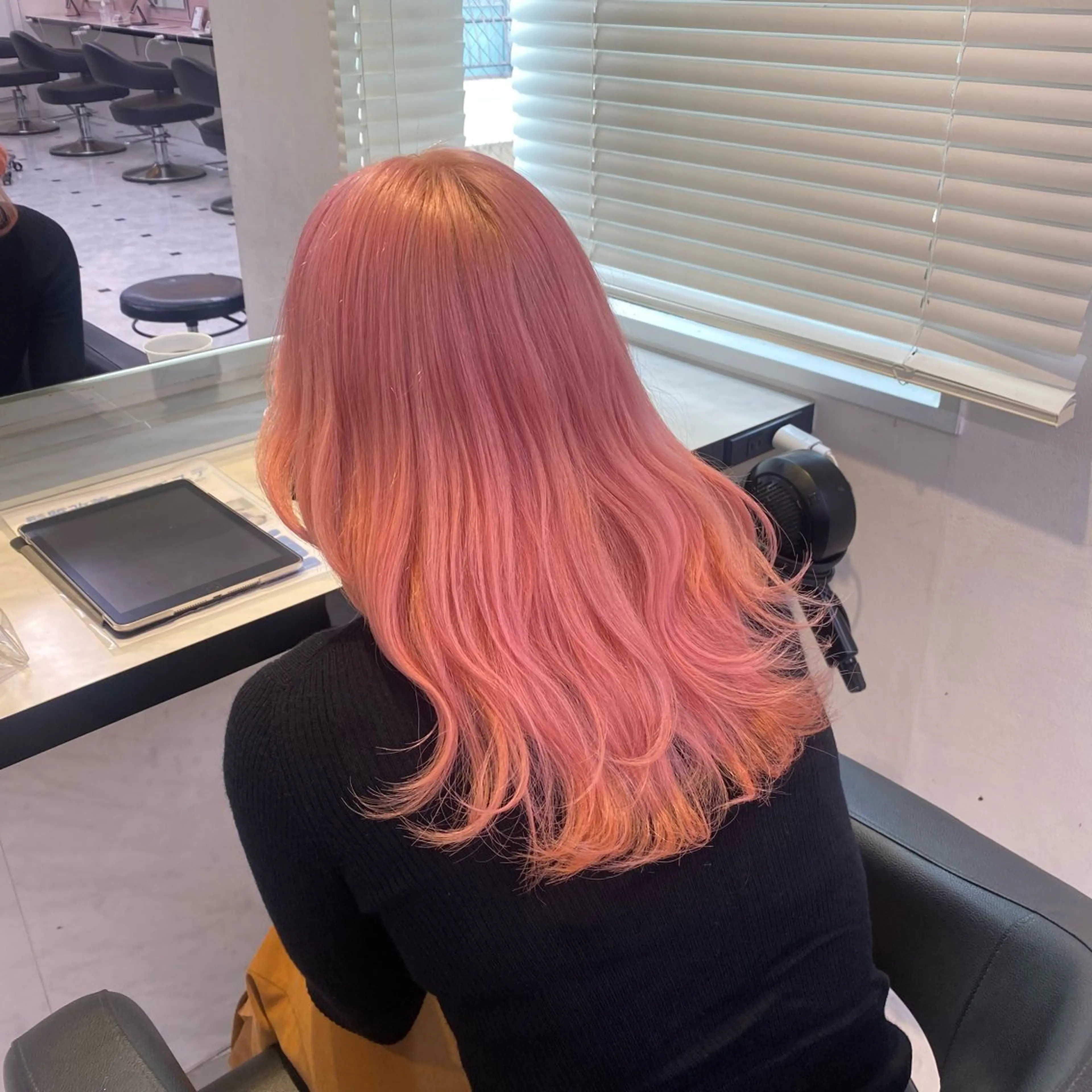 セミロング カラー ピンクカラー ホワイトピンク 髪質改善 トリートメント ヘアカラー トリートメント ヘッドスパ ヘアセット ♡ダブルカラー♡ 透明感カラー♡AIのヘアスタイル