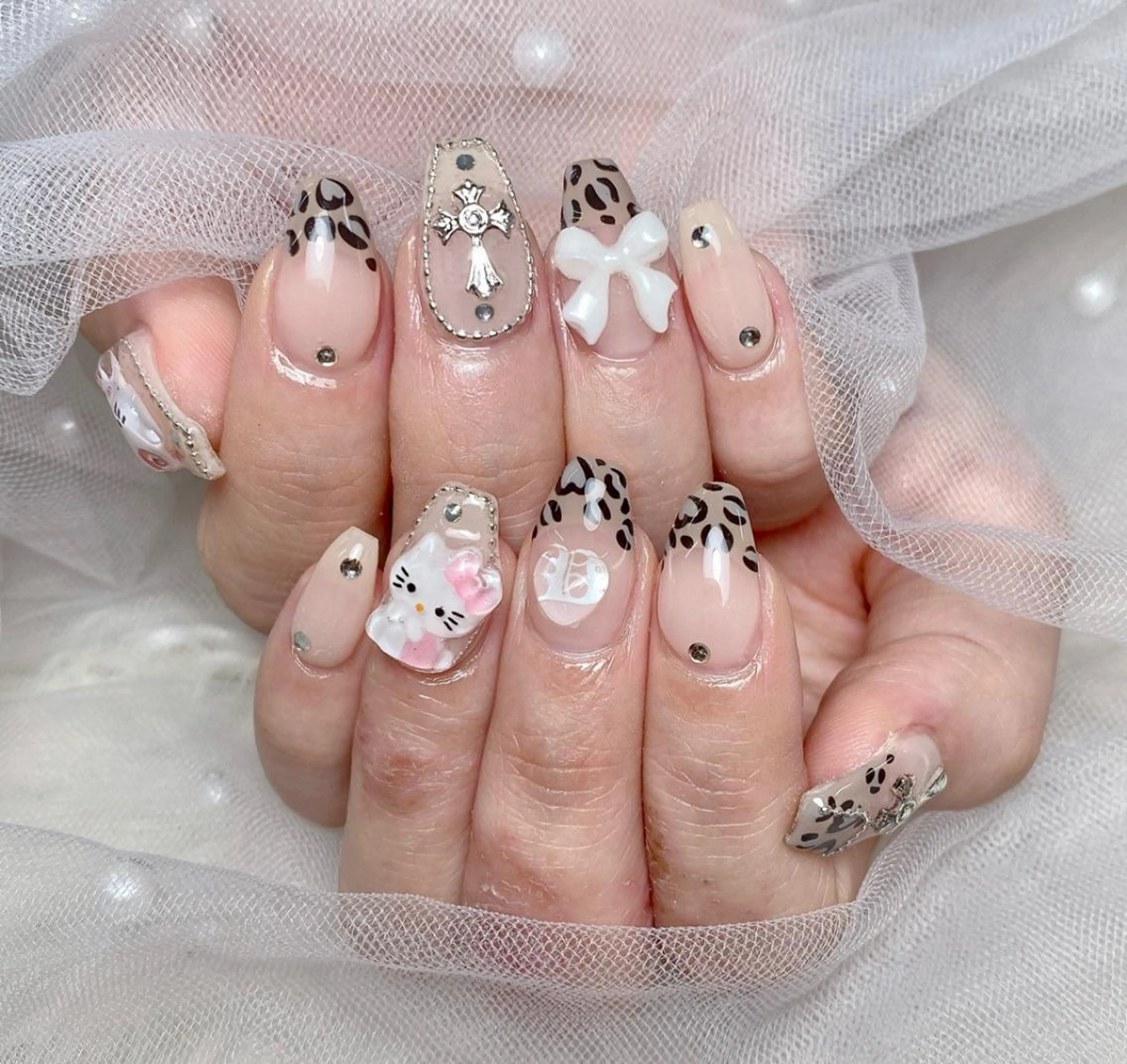 ネイル キラキラネイル 韓国ネイル オフィスネイル cat‘s nail🐈‍⬛のネイルデザイン
