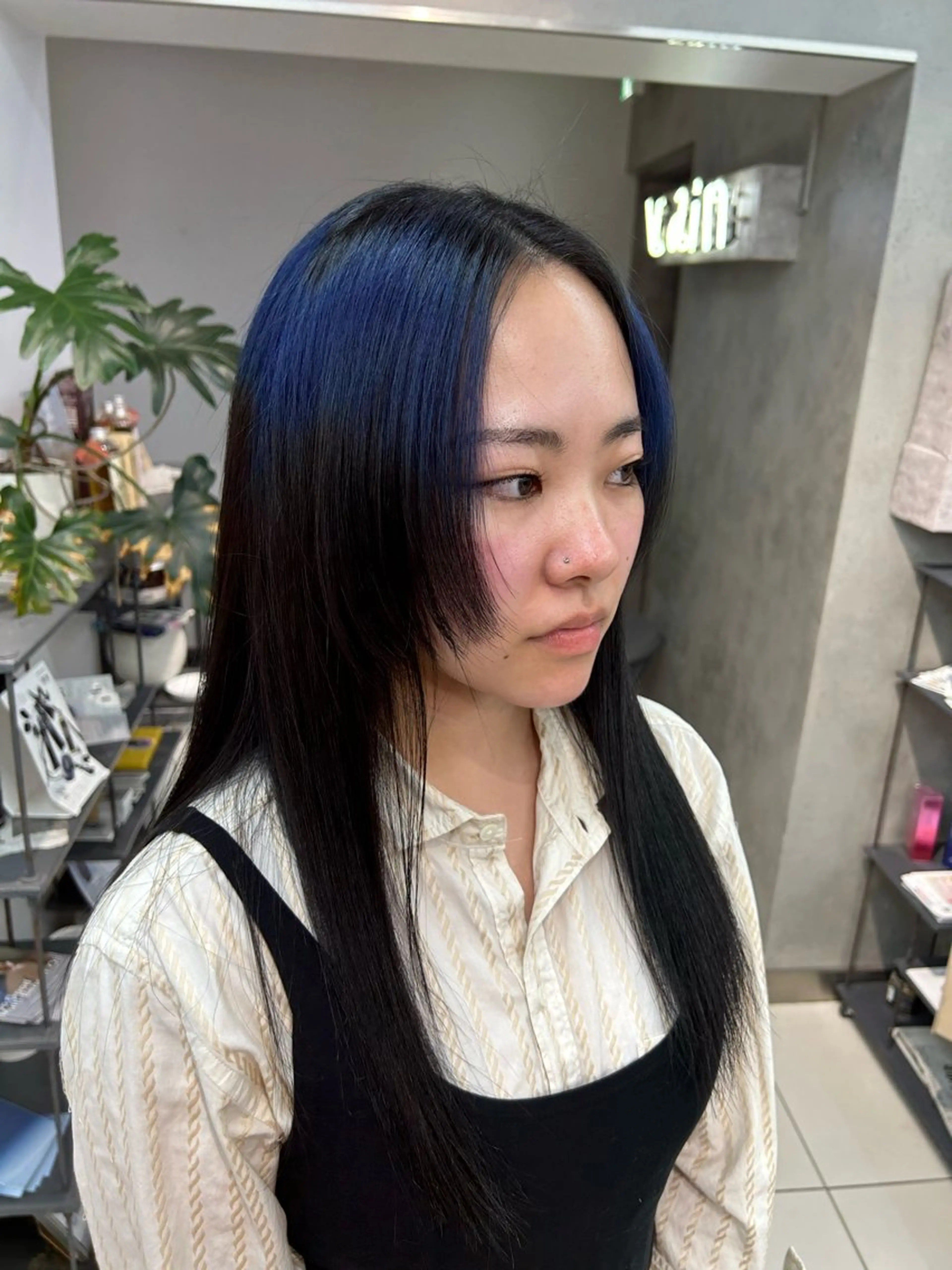 セミロング vain(ヴェイン)所属・レイヤー艶 カラー/kougaのヘアスタイル