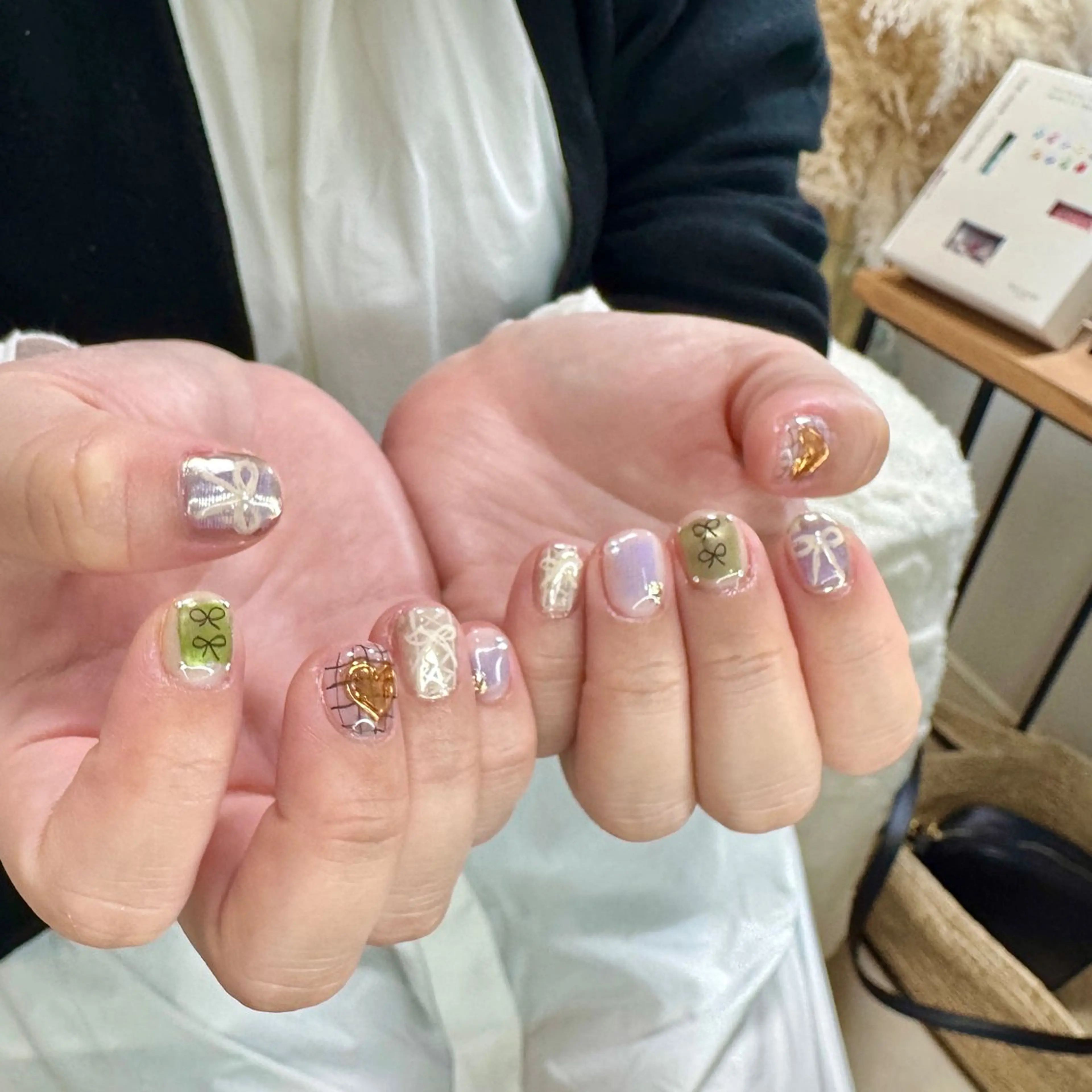 ネイル グリーン ミラーネイル ニュアンスネイル パープル リボン ハンドネイル pointillé .ayaのネイルデザイン