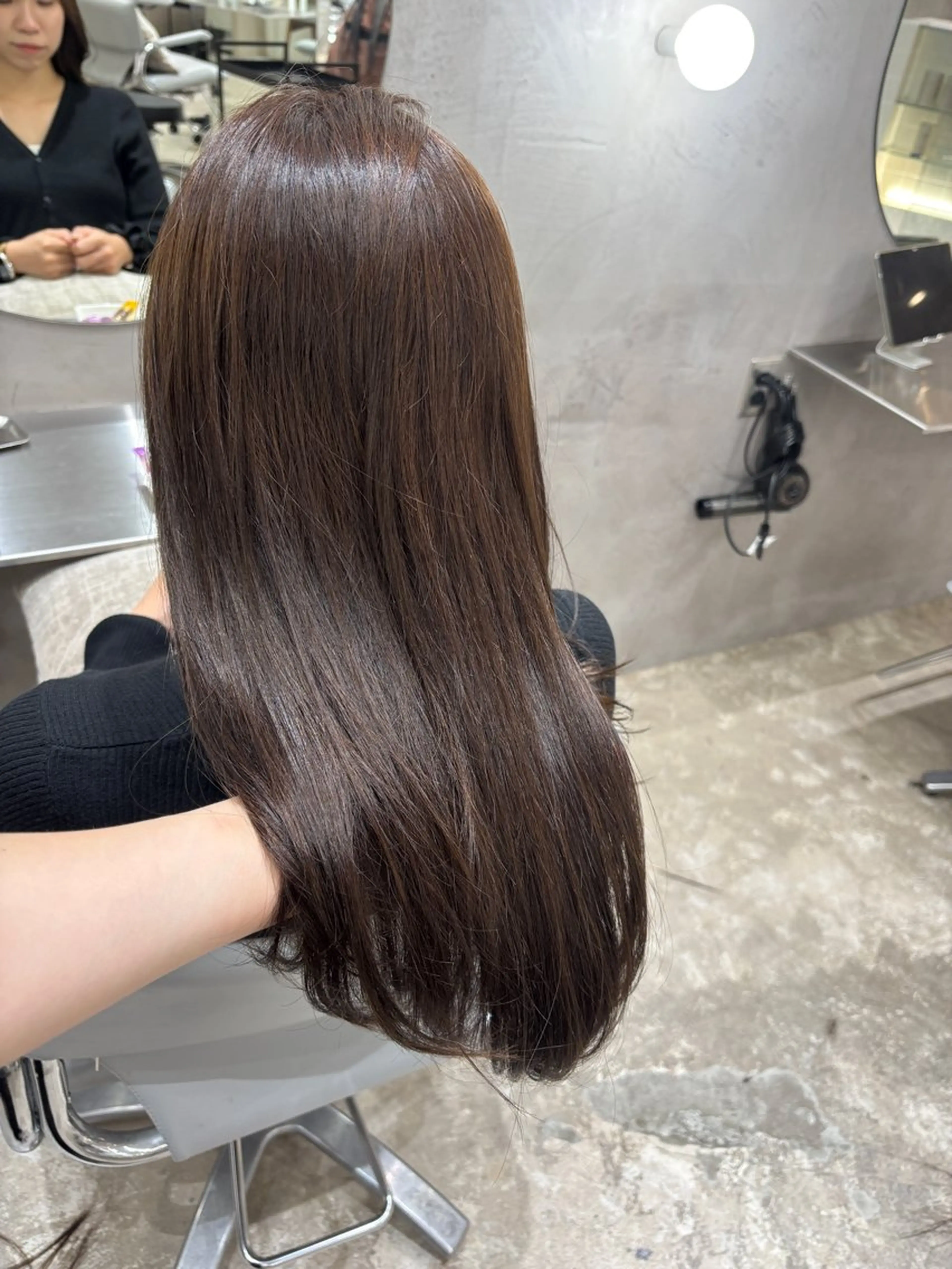 セミロング チョコレートブラウン カット ヘアカラー トリートメント コトネ🫧 韓国風レイヤーカットのヘアスタイル