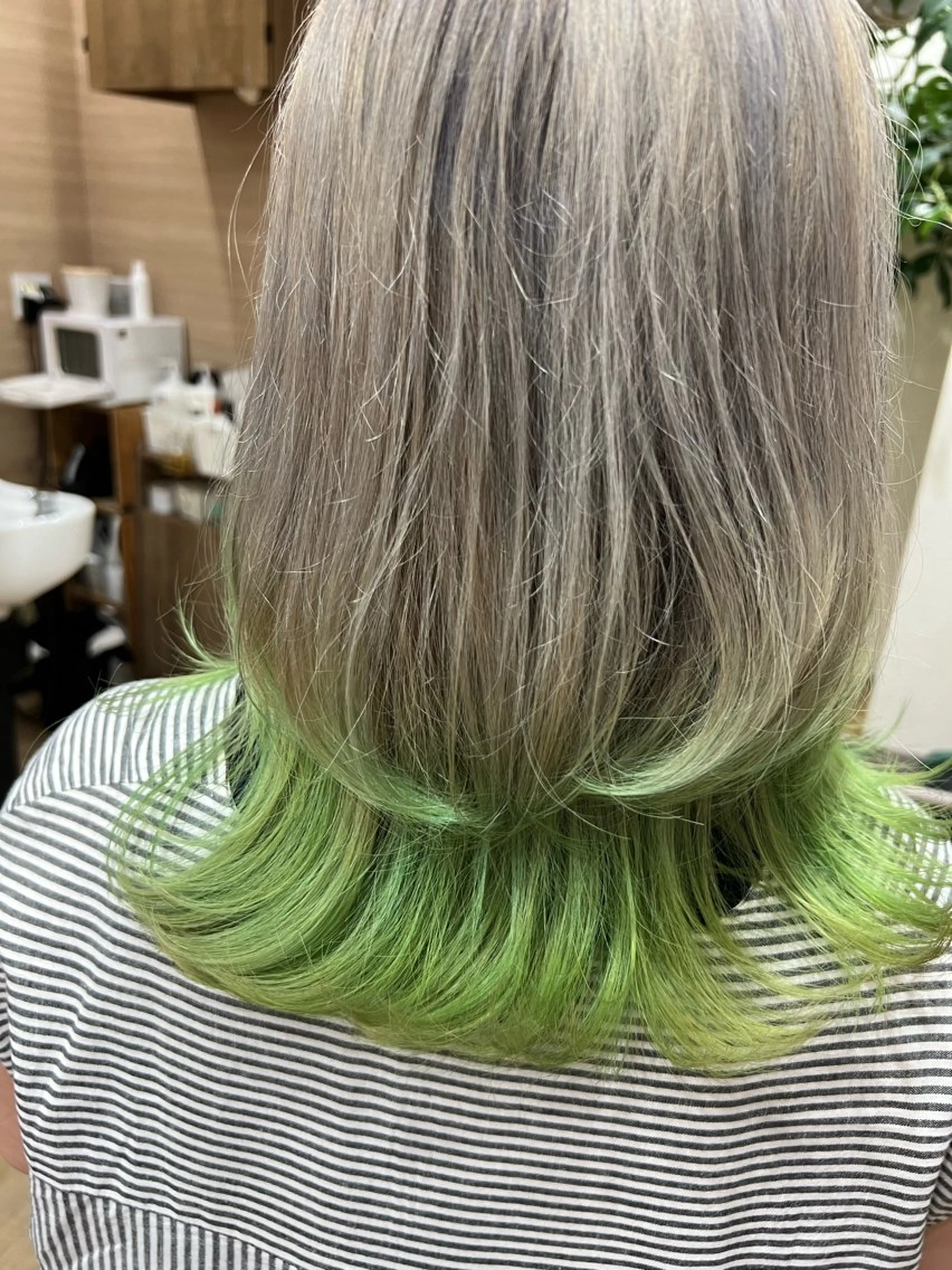 ミディアム カラー シルバー 🍇おぐら めぐみ🍇のヘアスタイル