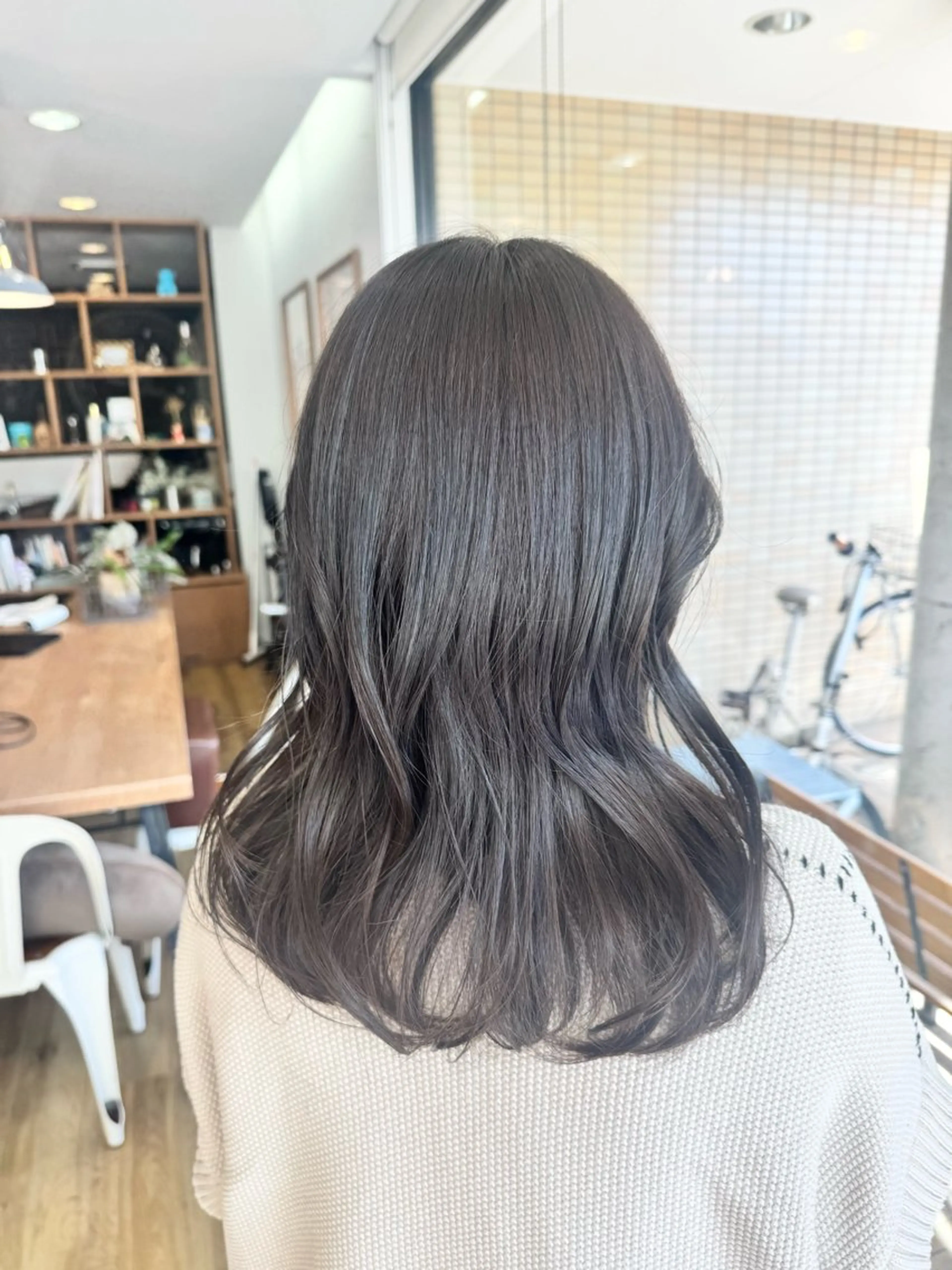 ロング カラー アッシュ アッシュグレー ヘアカラー トリートメント ツキダテ ユイのヘアスタイル
