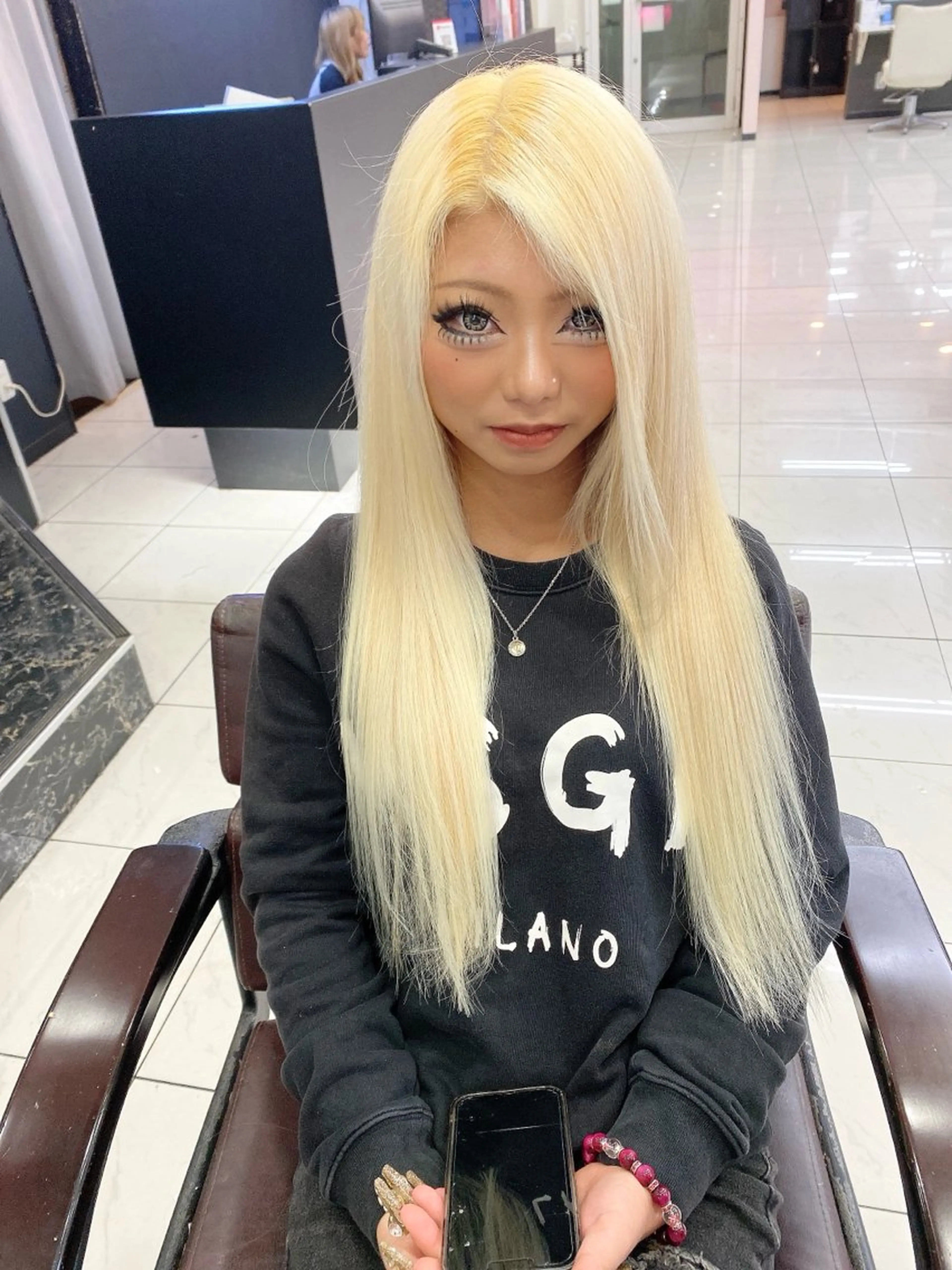 ロング ヘアカラー KAZU TACKYのヘアスタイル