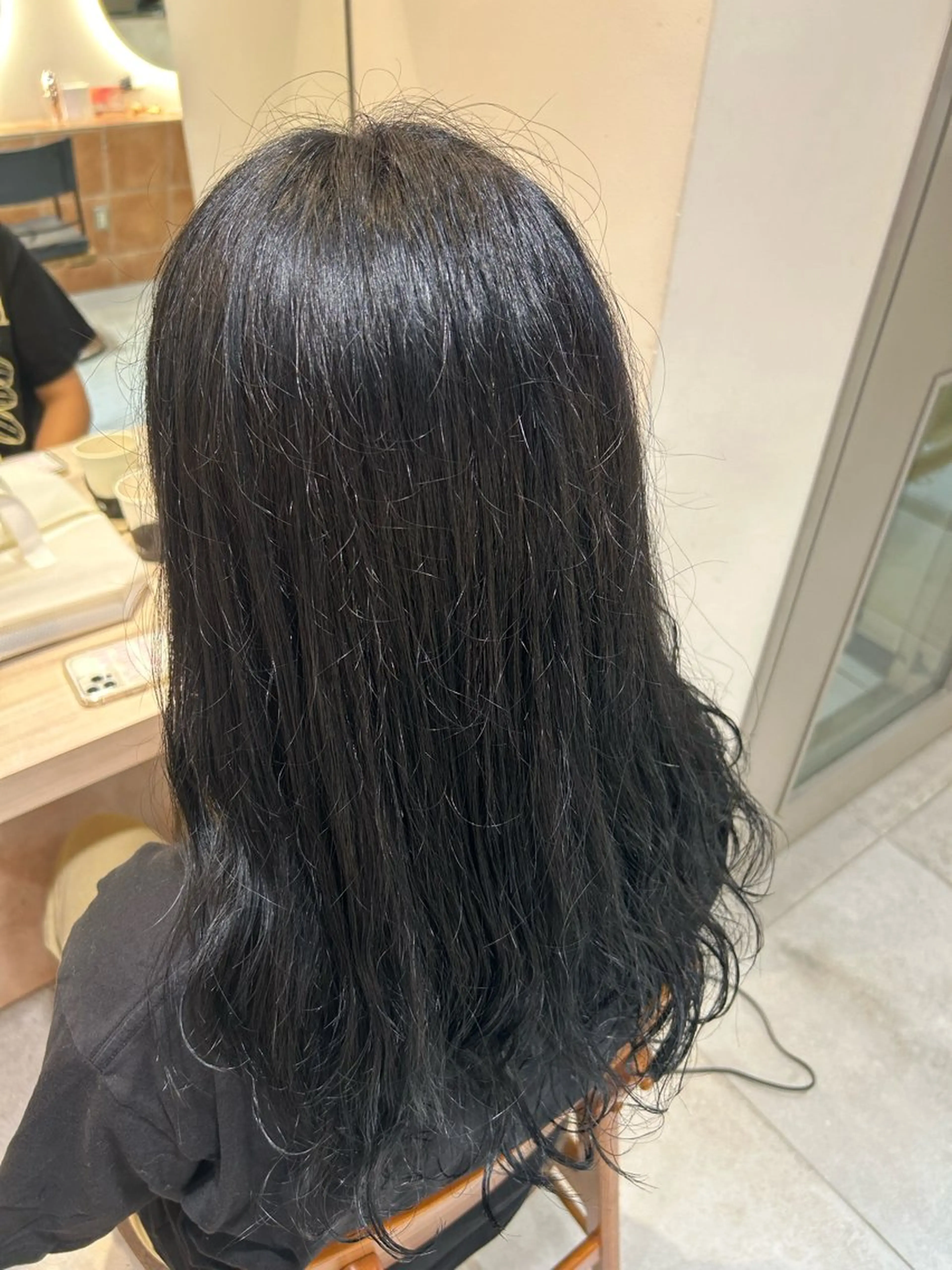 ロング ヘアカラー 志賀 菜妃のヘアスタイル