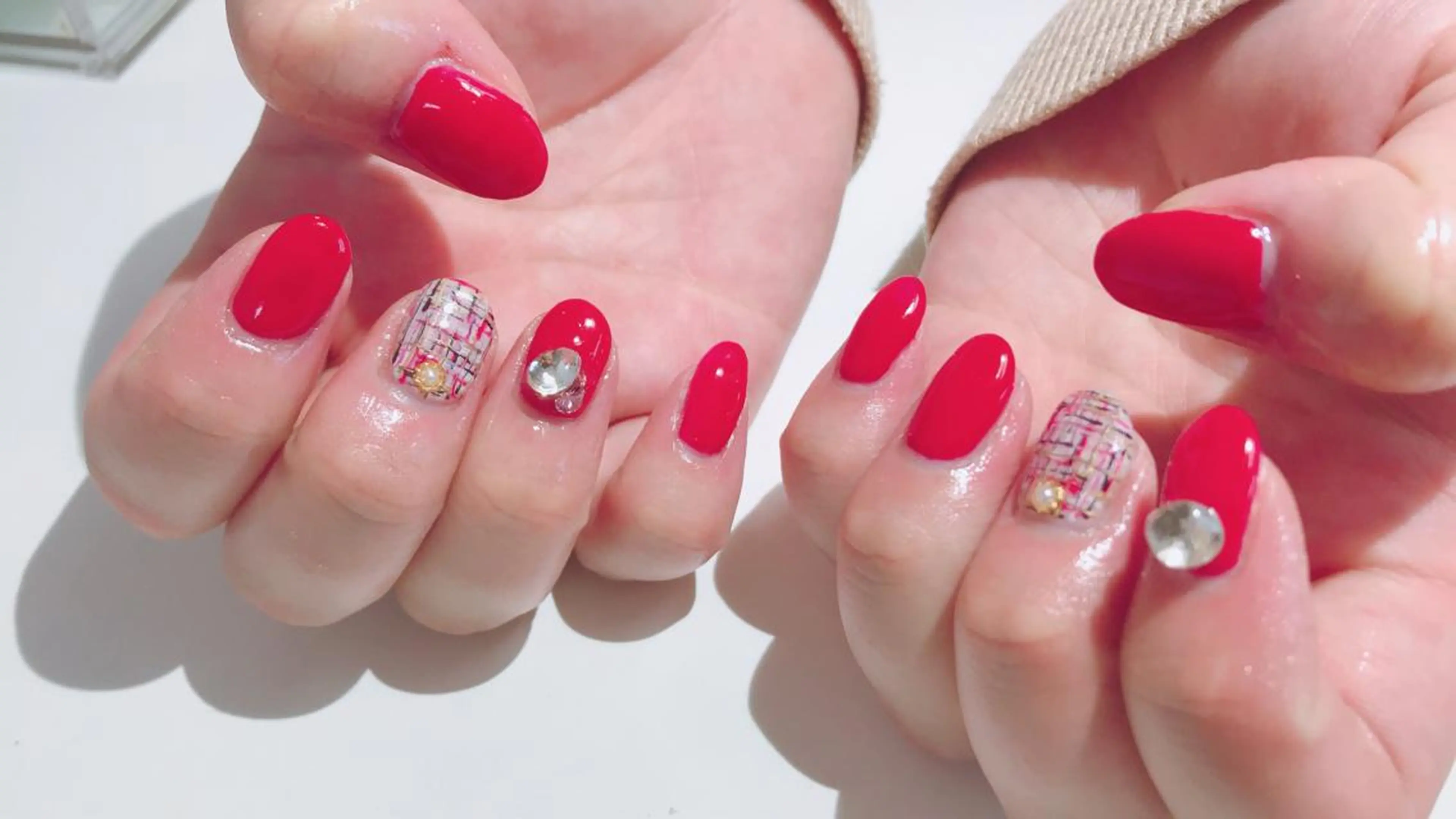 ネイル 赤色 ツイードネイル Flam Nailのネイルデザイン