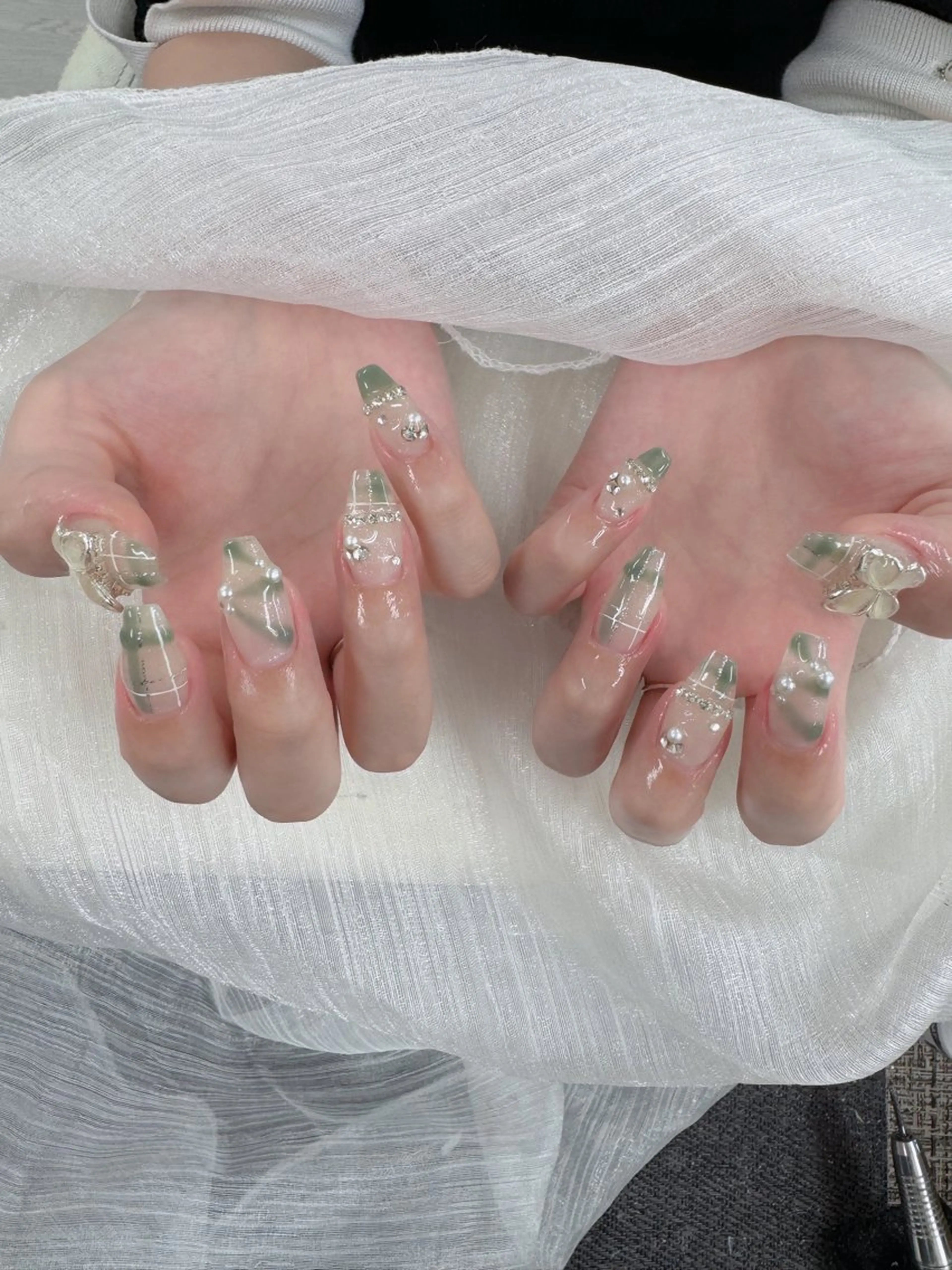 ネイル オーロラネイル フレンチネイル ジェルネイル ハロウィン キラキラネイル ハンドネイル H.baby Nail Salonのネイルデザイン