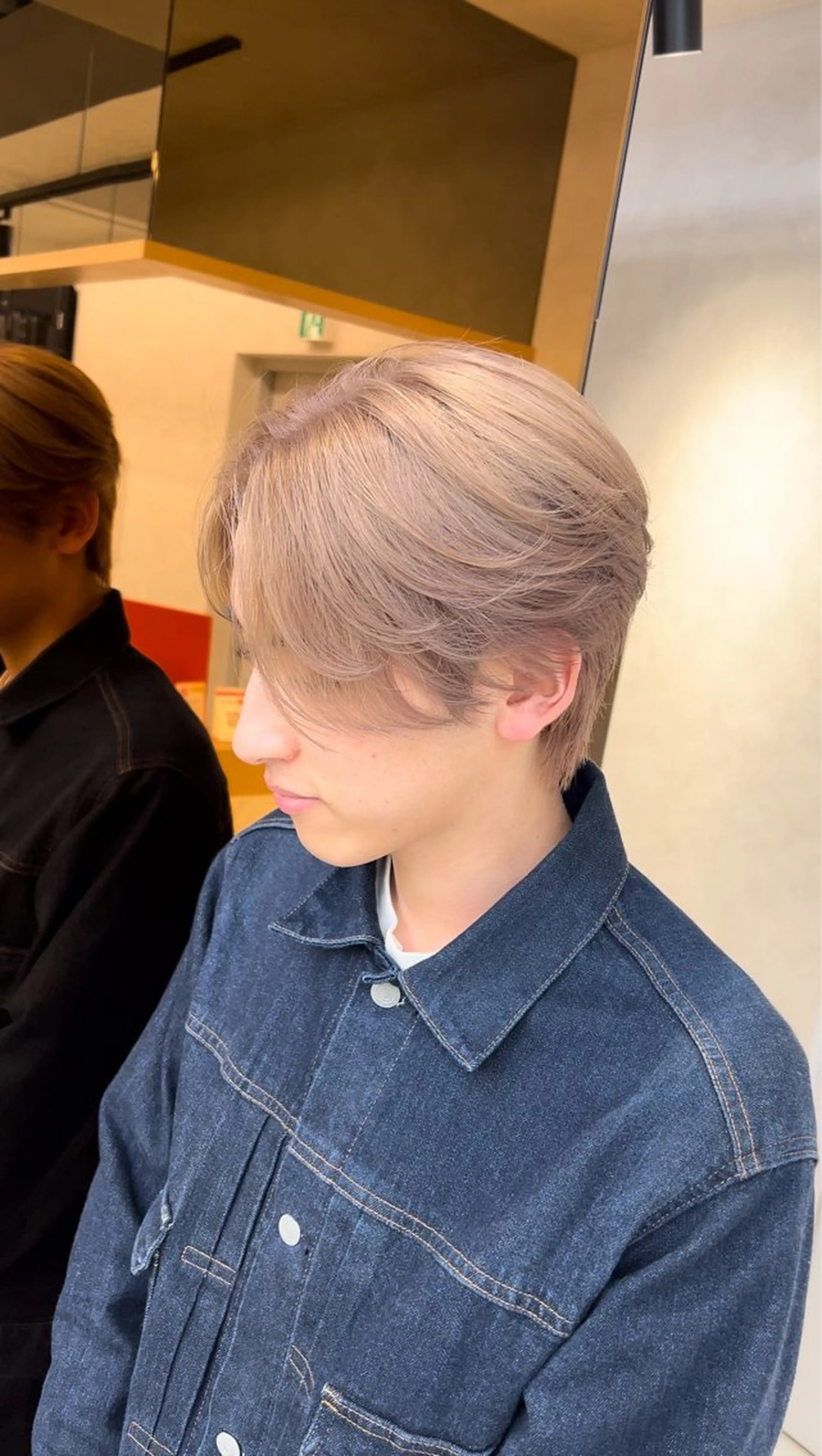 カラー メンズ ベージュカラー ミルクティーベージュ カット ヘアカラー miyu’s渋谷所属・高崎 堅心のヘアスタイル