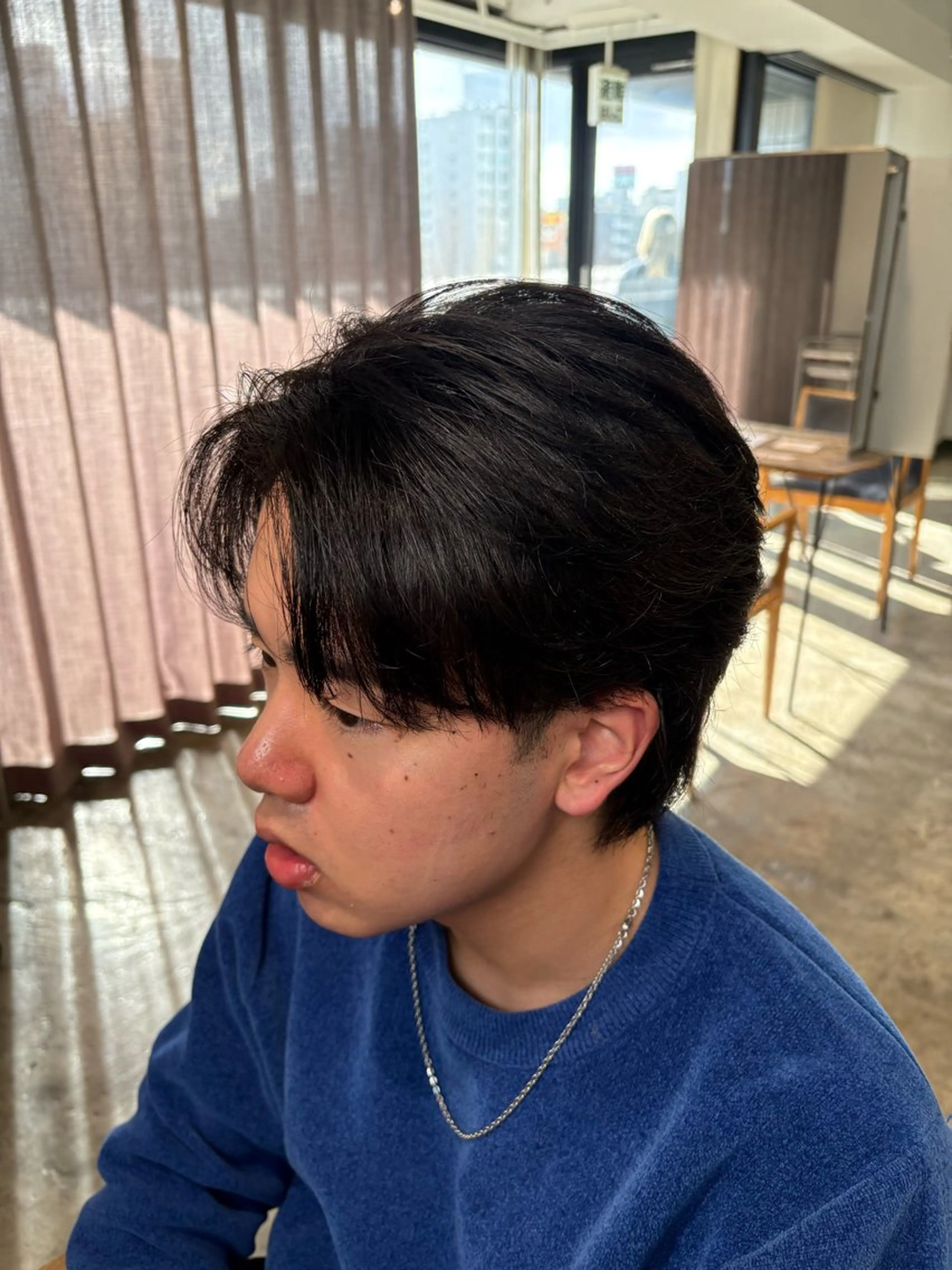 ショート パーマ メンズ センターパート ダウンパーマ フェザーパーマ カルマパーマ メンズ韓国風 カット パーマ フェザーパーマ癖毛 曲がる縮毛矯正森岡のヘアスタイル