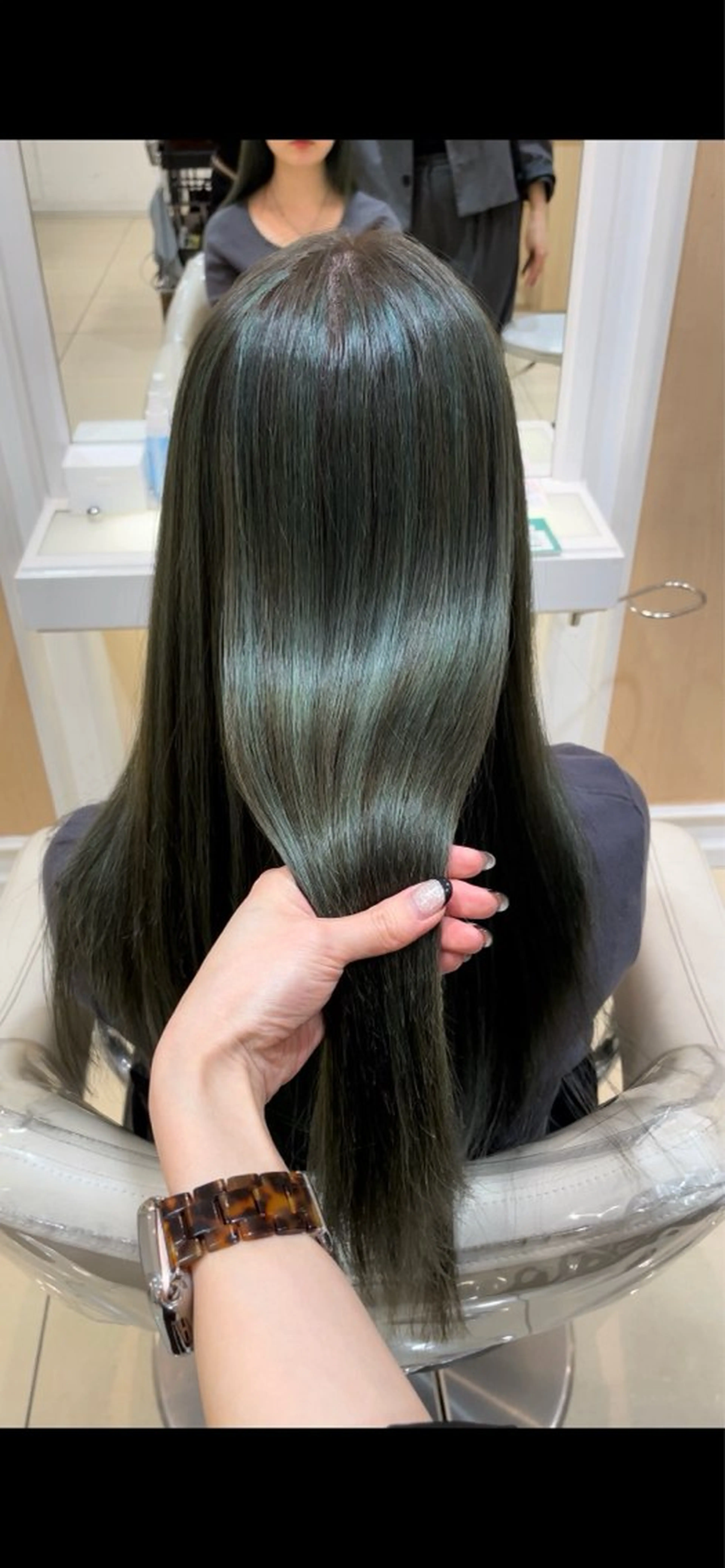 ロング カラー 浦野 遥のヘアスタイル