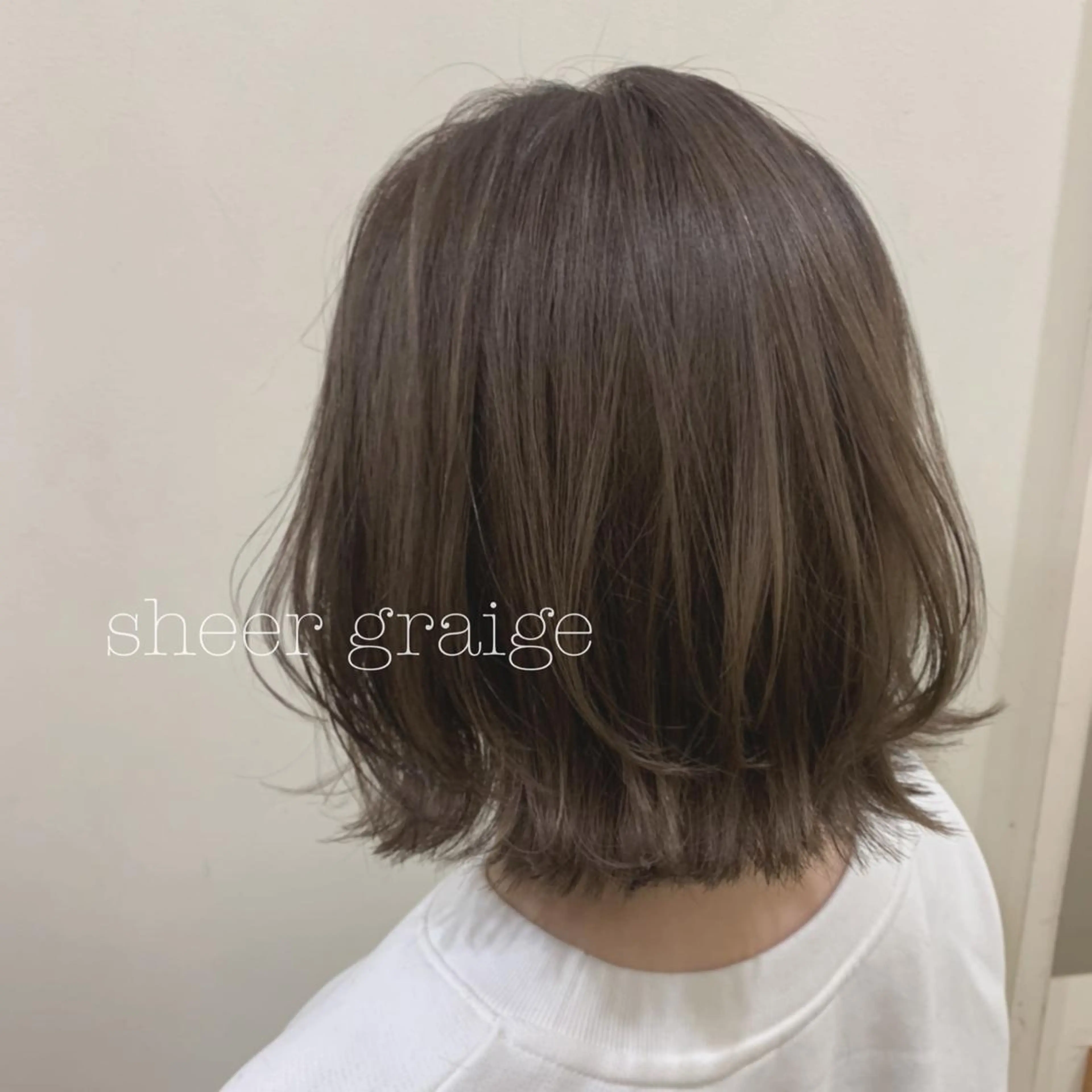 ショート カラー ぱつっとボブ/ 小野あかねのヘアスタイル