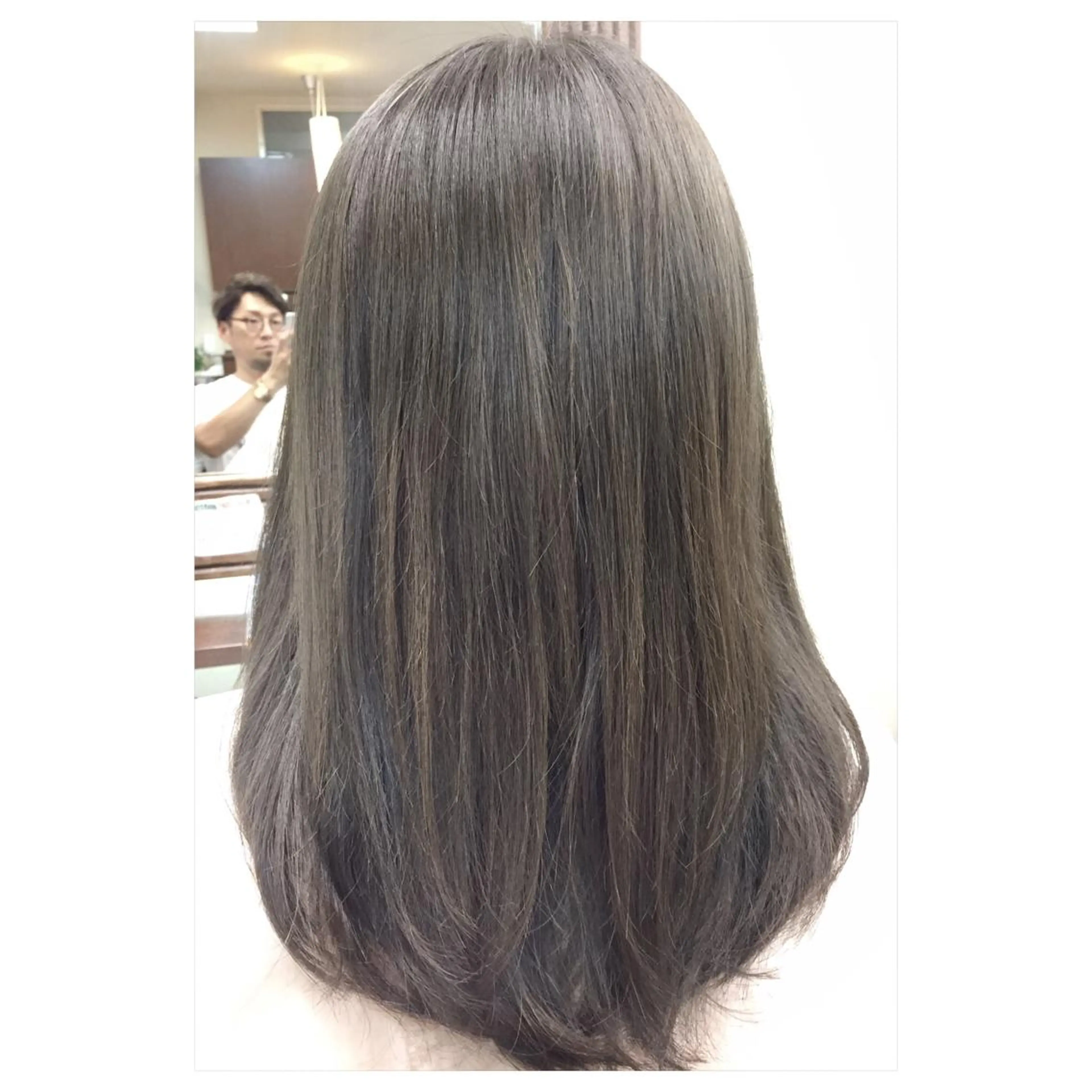 セミロング カラー アッシュ ベージュカラー グレージュ 外国人風カラー パーソナルカラー診断 できます 木曽 主博のヘアスタイル