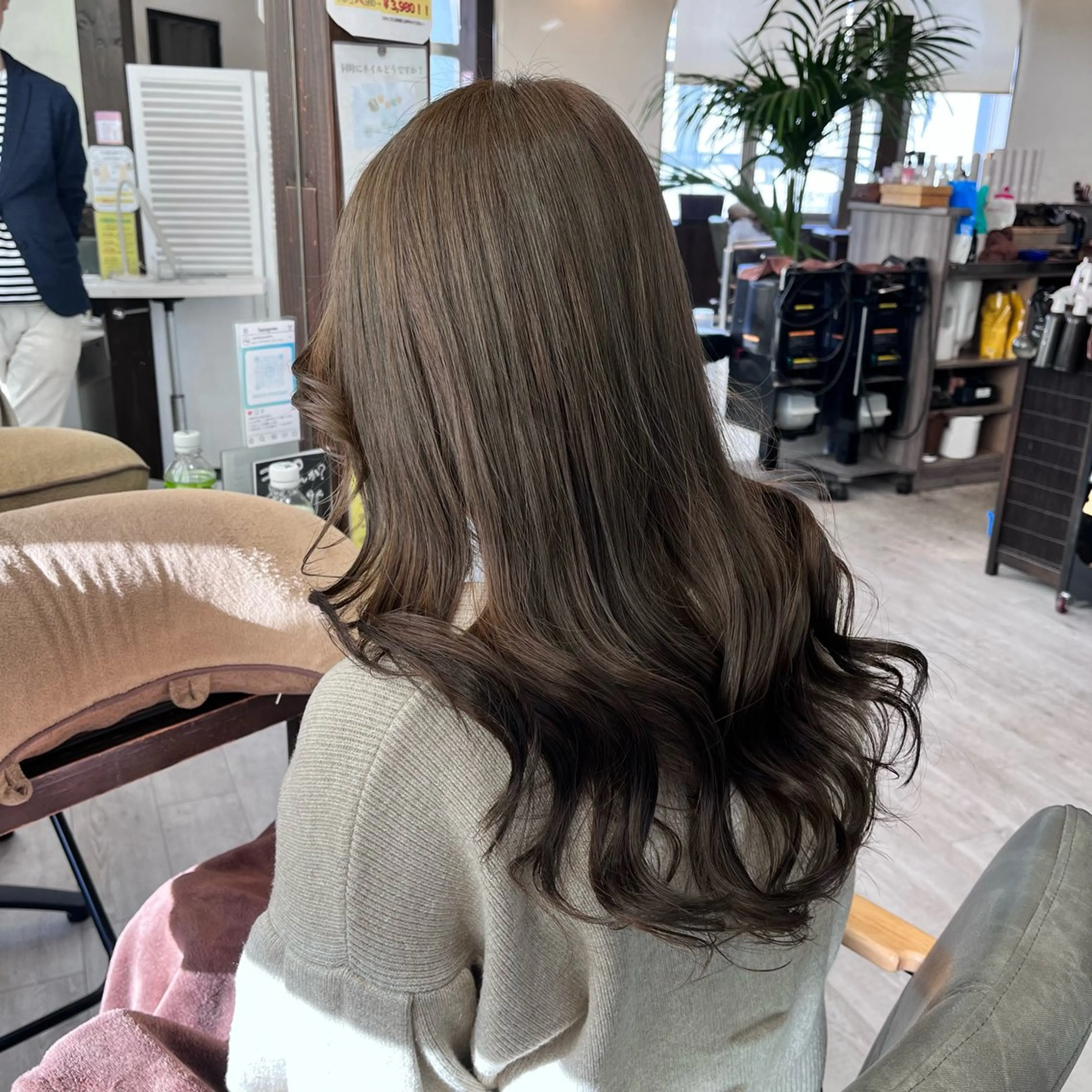 ロング 西 沙菜/トレンド カラー/透明感カラーのヘアスタイル
