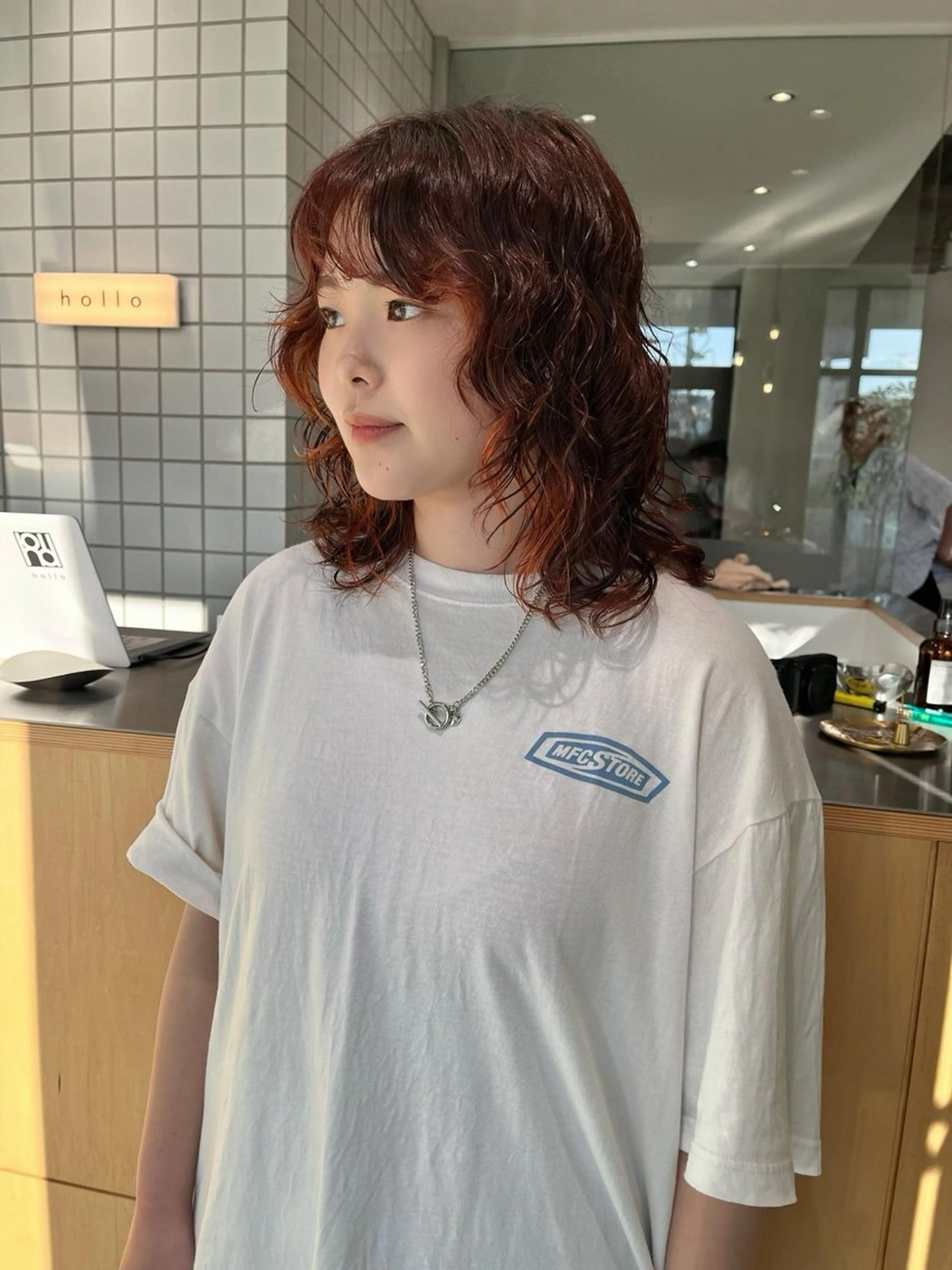 ミディアム カラー パーマ ミディアムパーマ ブリーチ オレンジ ウルフカット カット ヘアカラー パーマ 原宿パーマ kazuのヘアスタイル