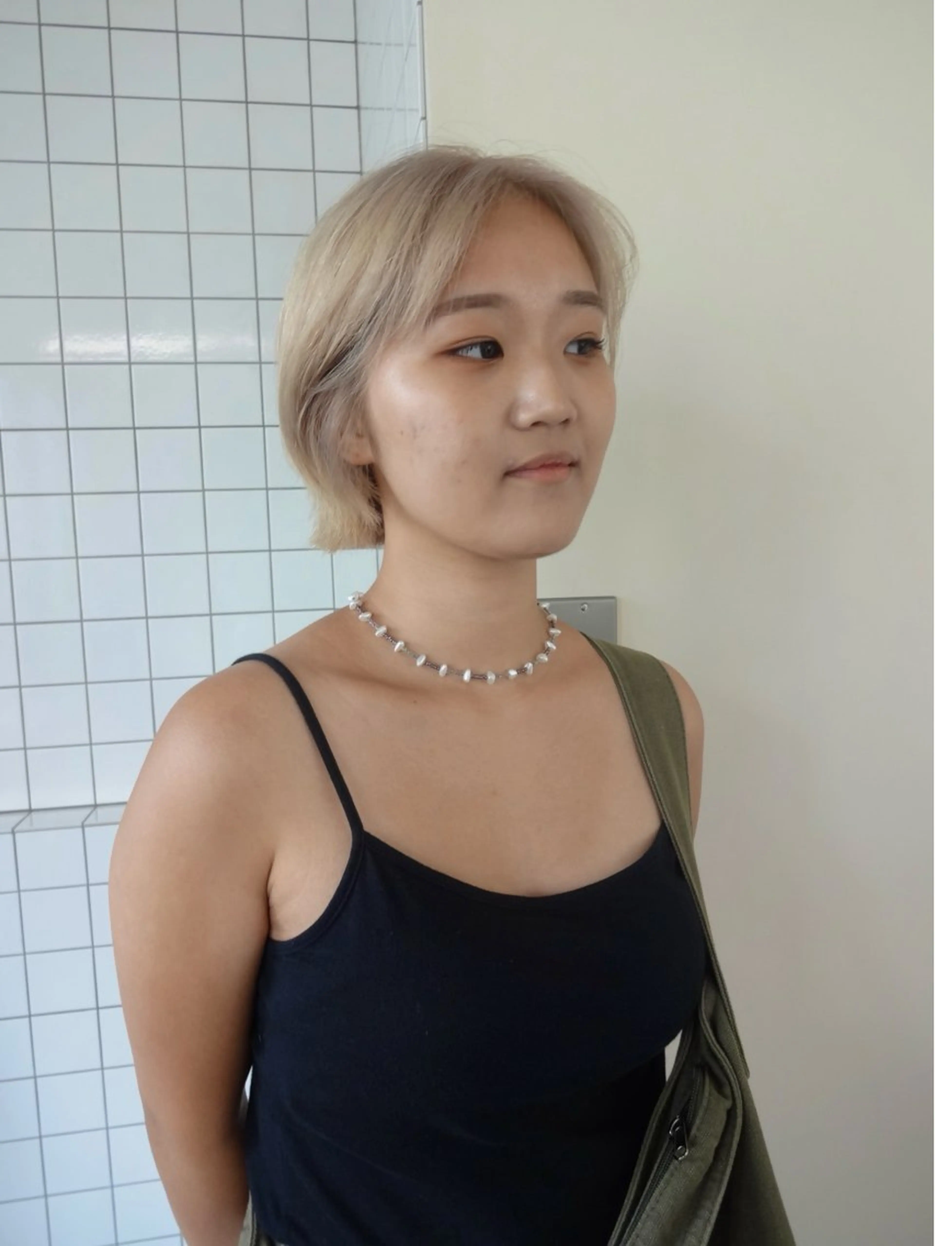 ショート カラー ブロンド ボブ 伸ばしかけ ショートヘア ボブパーマ/パーマ ウルフパーマのヘアスタイル