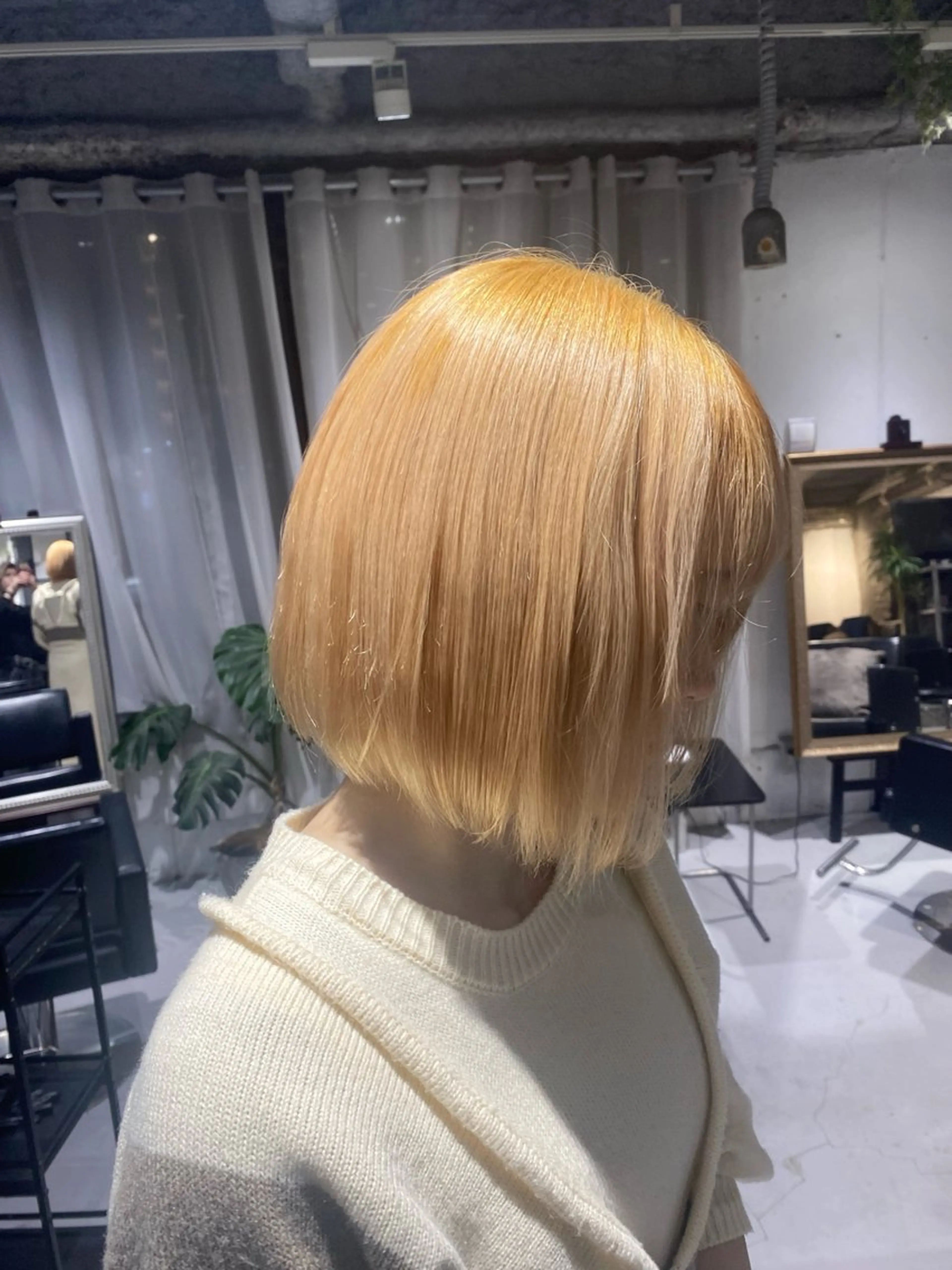 ミディアム カラー 抜きっぱなしブロンド ブロンド レイヤーカット× ハイトーン👾はちすのヘアスタイル